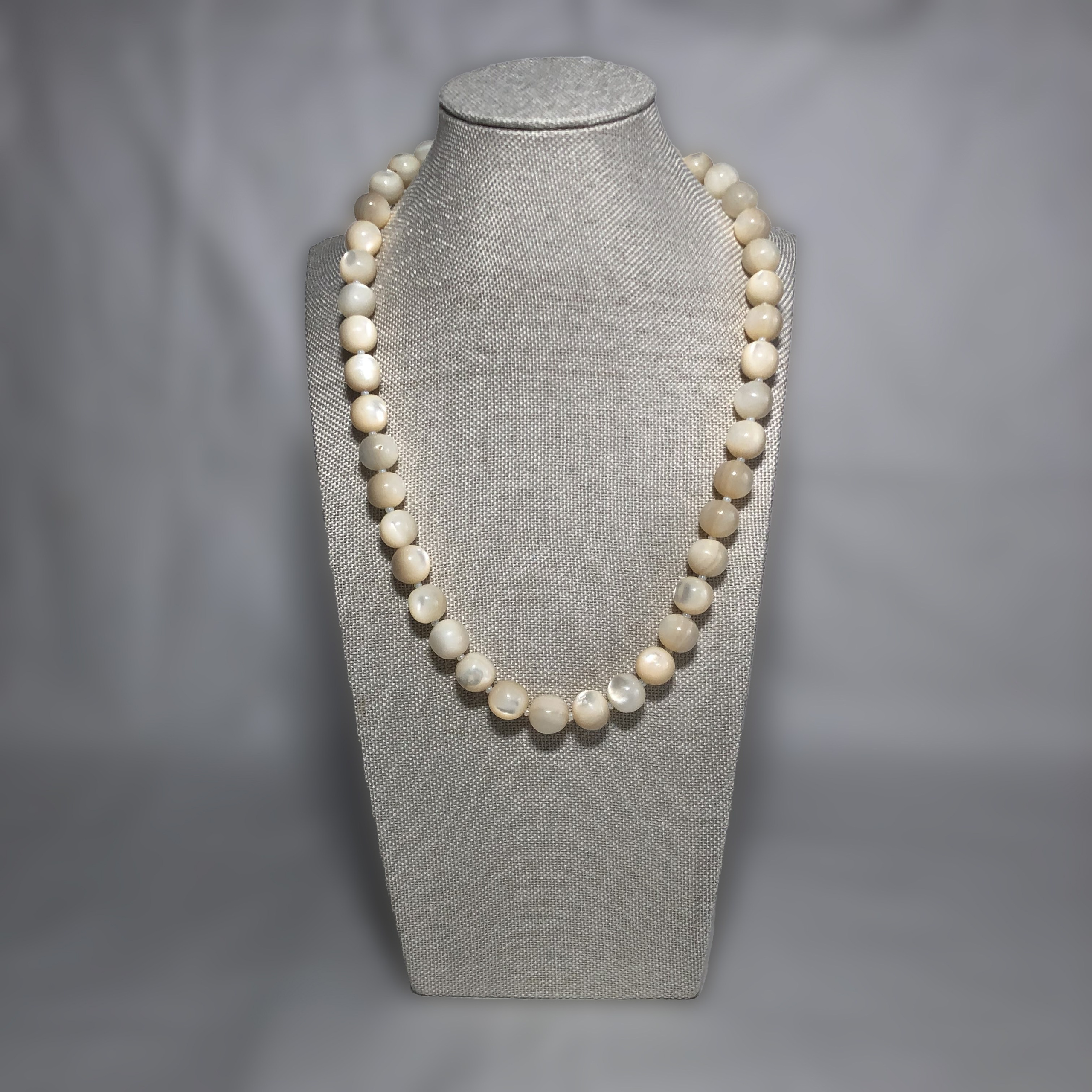 Whitepearl. Современнные и актикварные украшения в Барселоне, Москве и Санкт-Петербурге