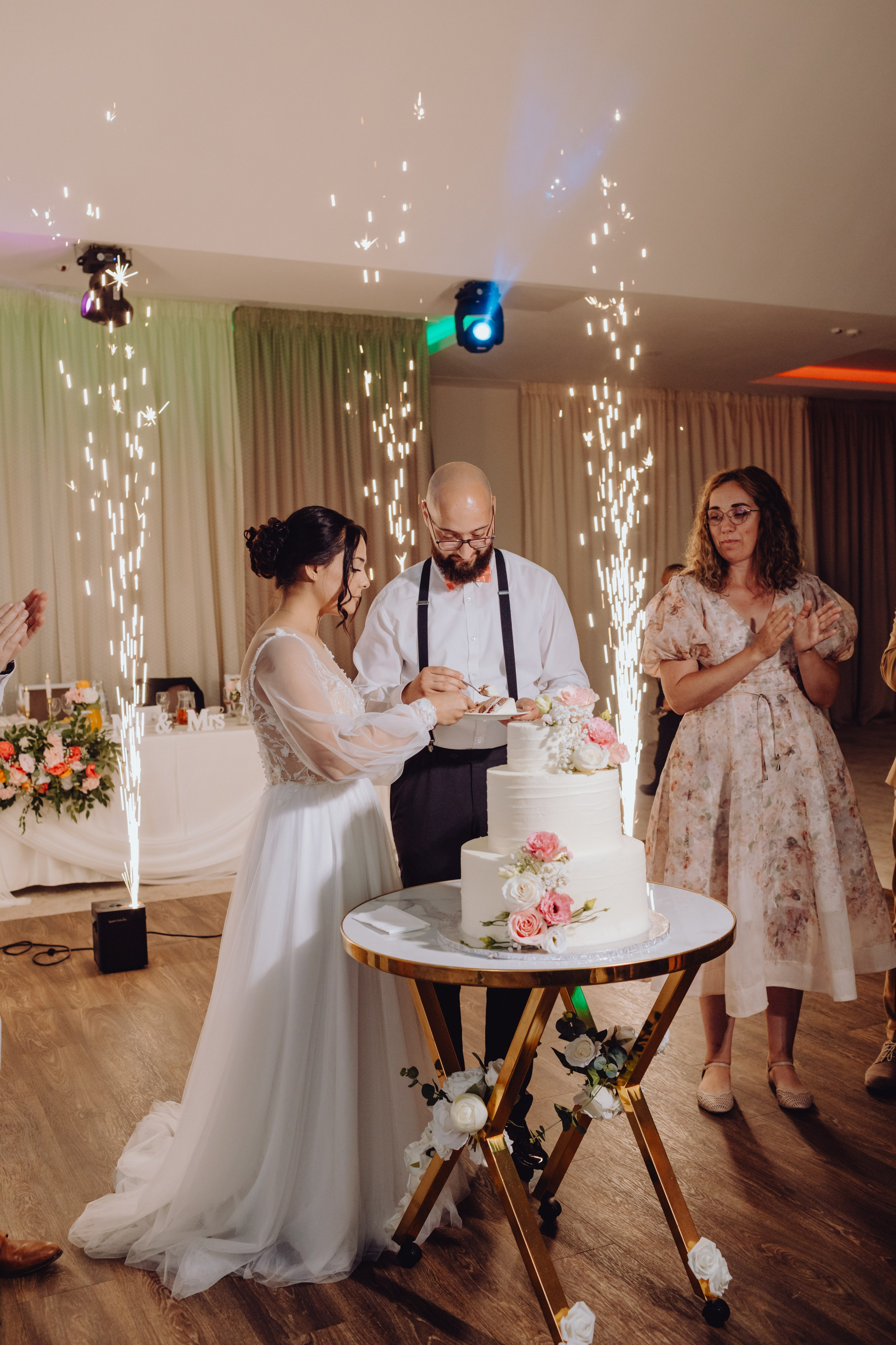 Moise & Delia. Wedding & couple photographer from Romania Rut Vetan