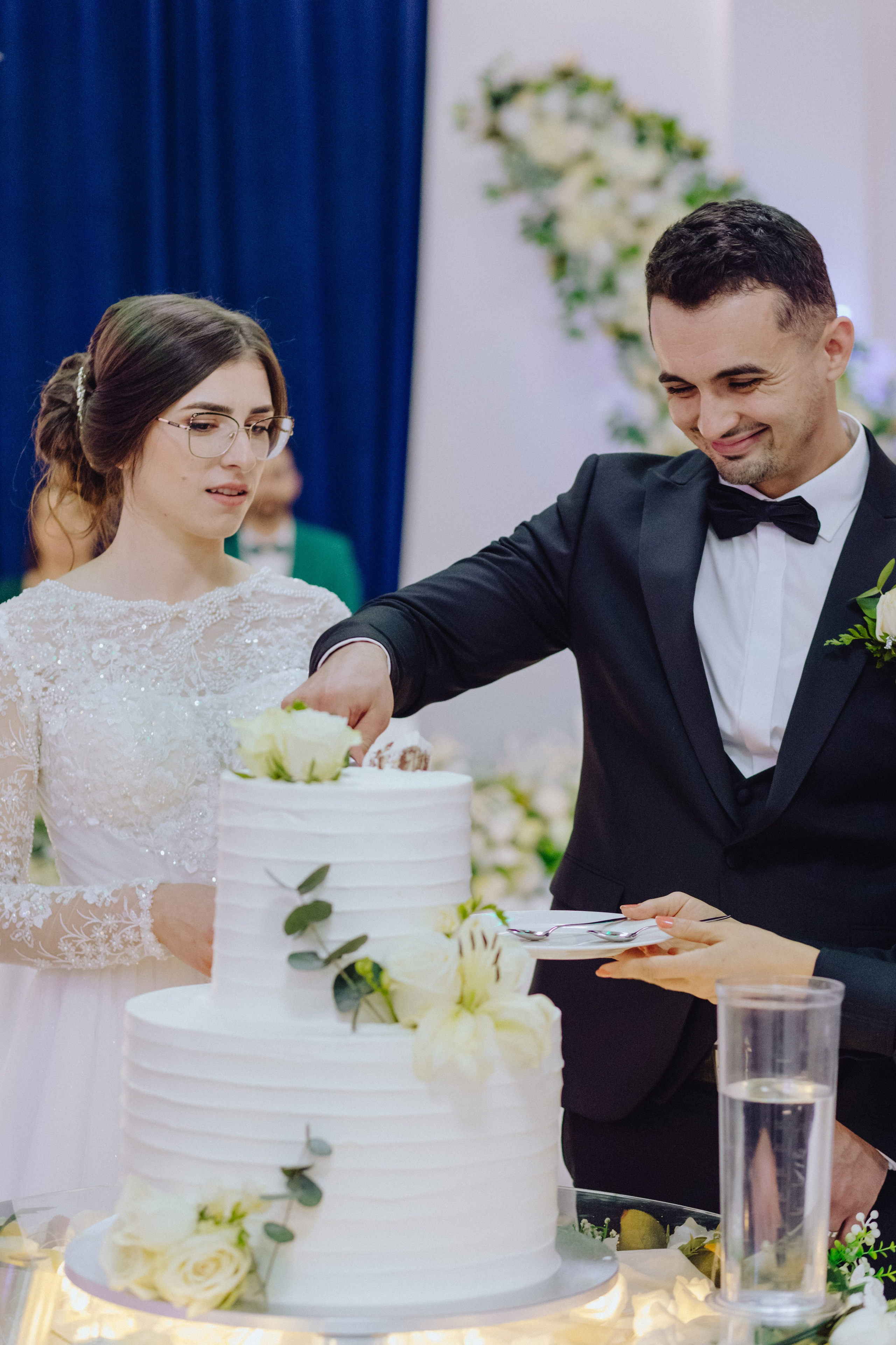 Adi & Angela. Wedding & couple photographer from Romania Rut Vetan