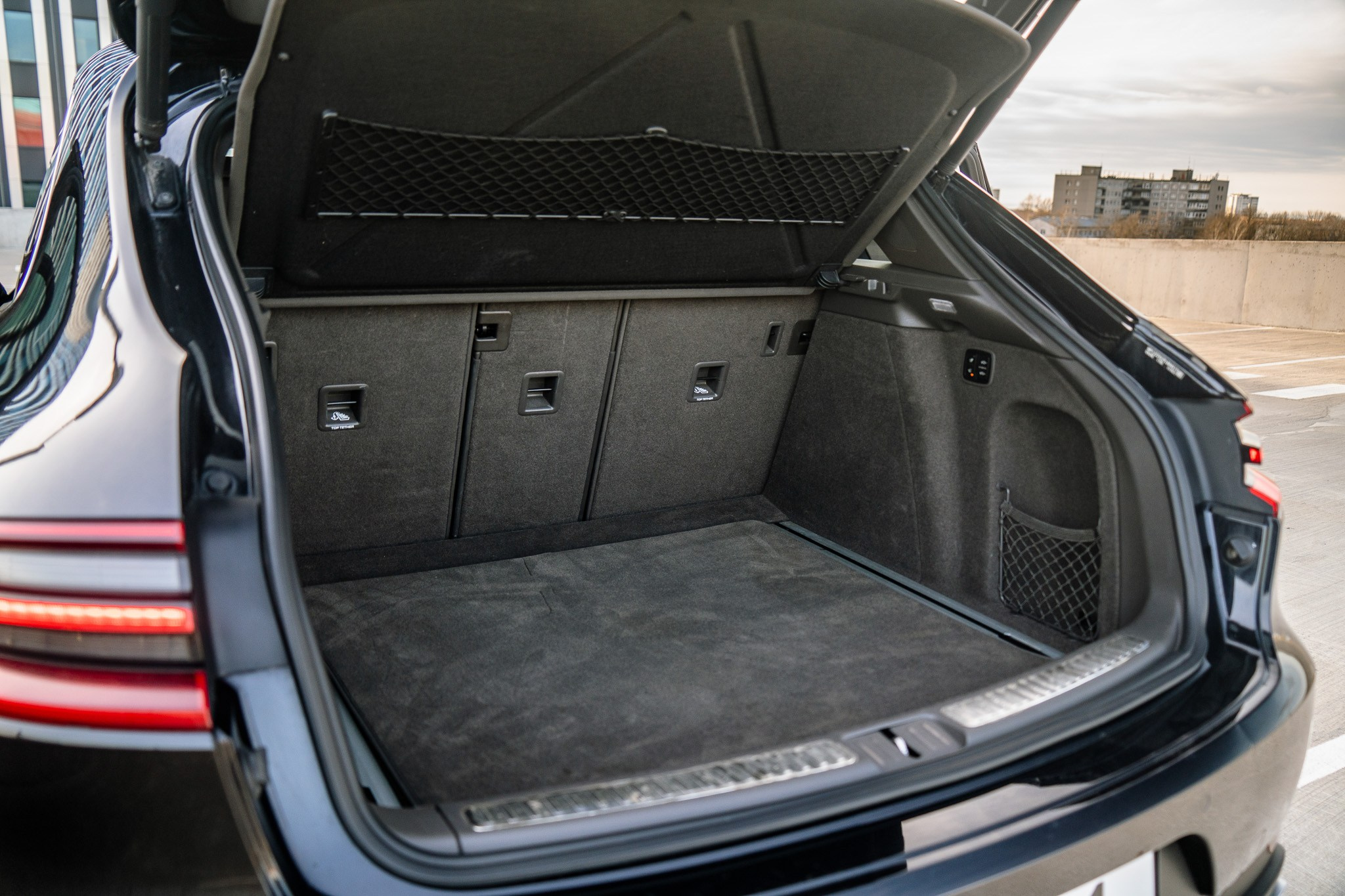 PORSCHE macan. LOHA VISUALS — AUTOMOTIVE PHOTOGRAPHY