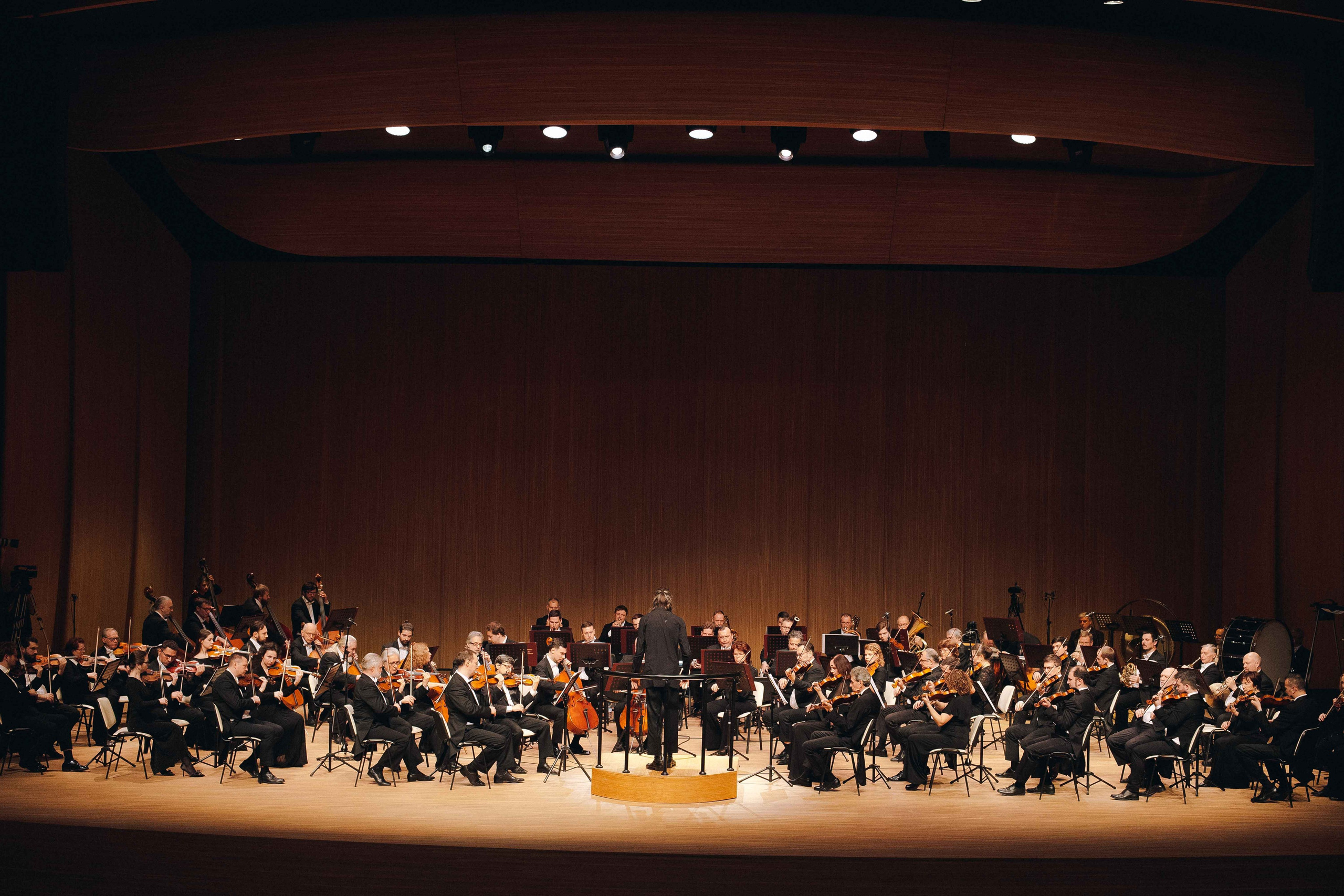 The Tchaikovsky Academic Grand Symphony Orchestra in Baku. Wedding&Event photographer Ismail Rzayev in Baku