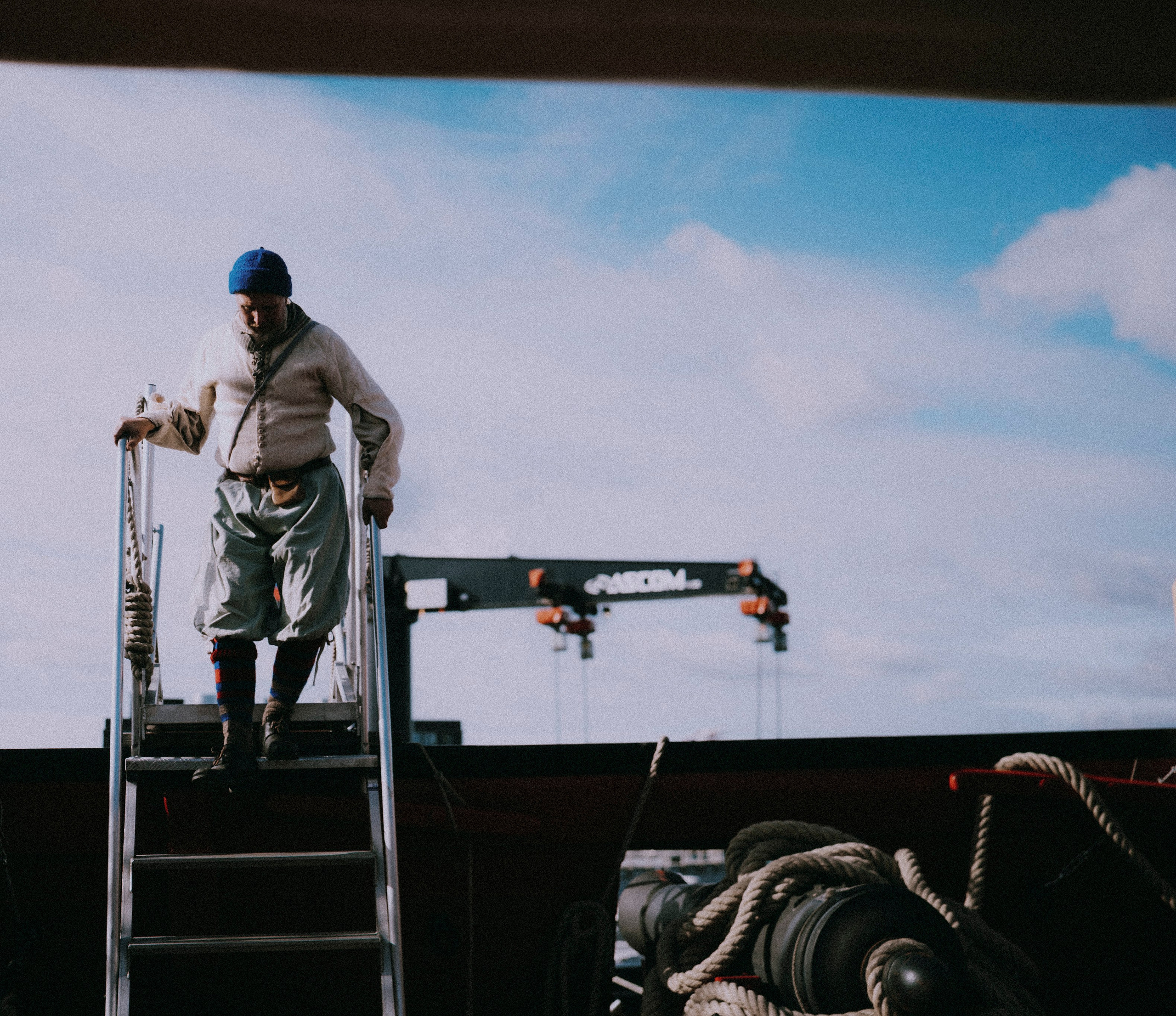 2025. Стрит-фотография, полная абсурда, идиотизма и красоты