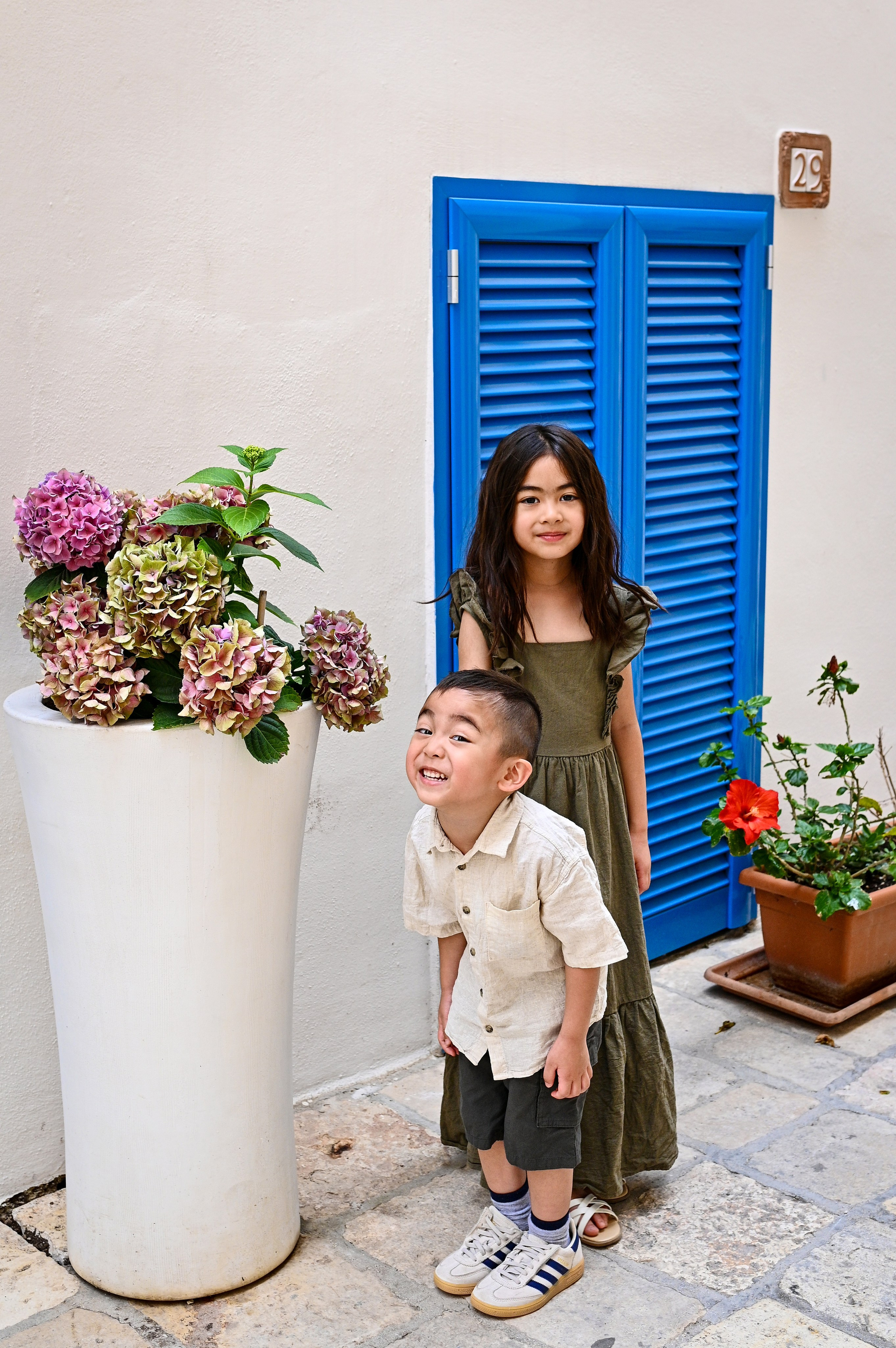 Family Photoshoot in Monopoli with Aiza and Jamie. Fotografa in Puglia e Roma — Servizi fotografici romantici in Italia