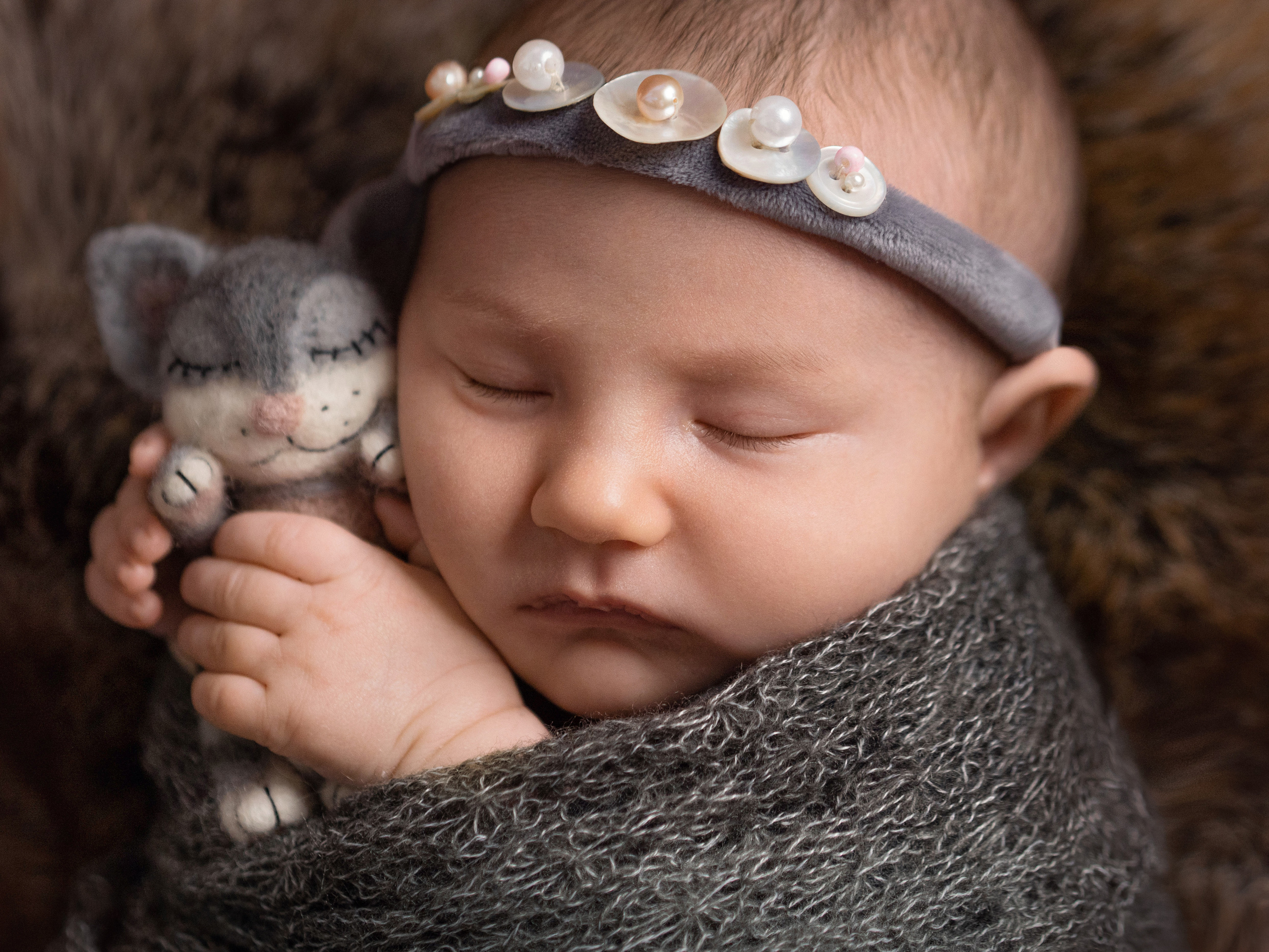 Foto dei neonati. Fotografa di neonati di attesa di famiglia Gero Kateryna