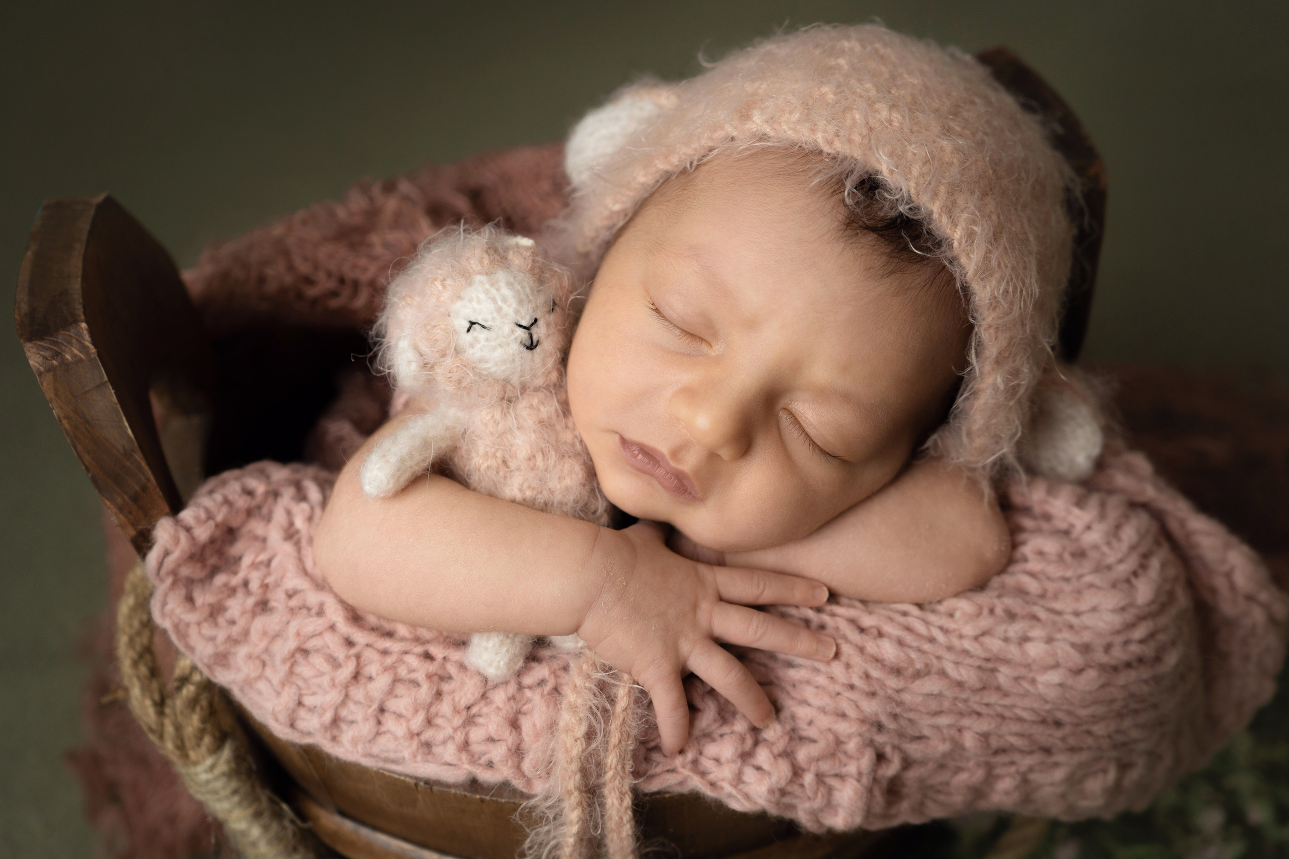 Foto dei neonati. Fotografa di neonati di attesa di famiglia Gero Kateryna