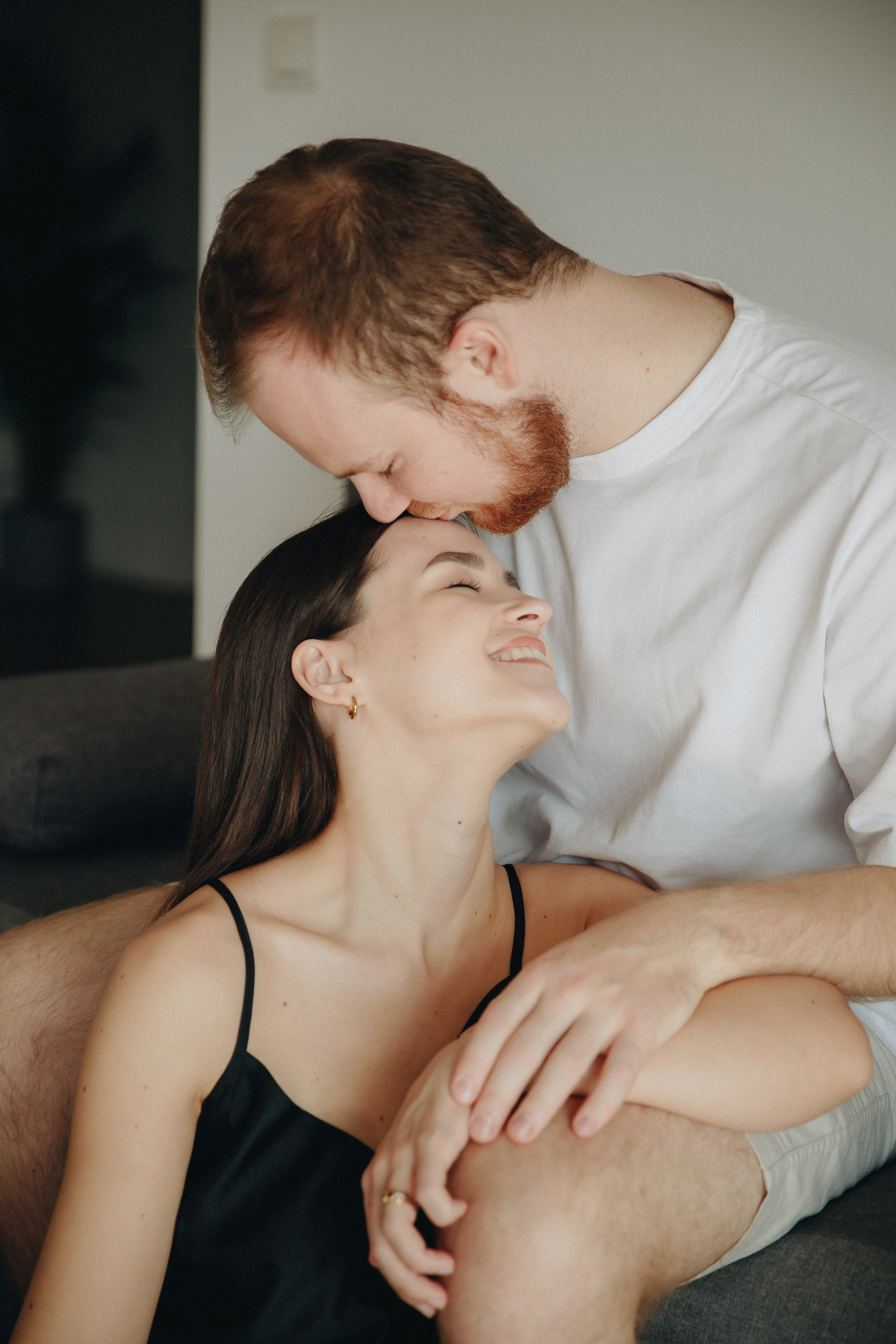 Anna+Andrew | At-home session. Photographer in Los Angeles. Julia Ishmuratova