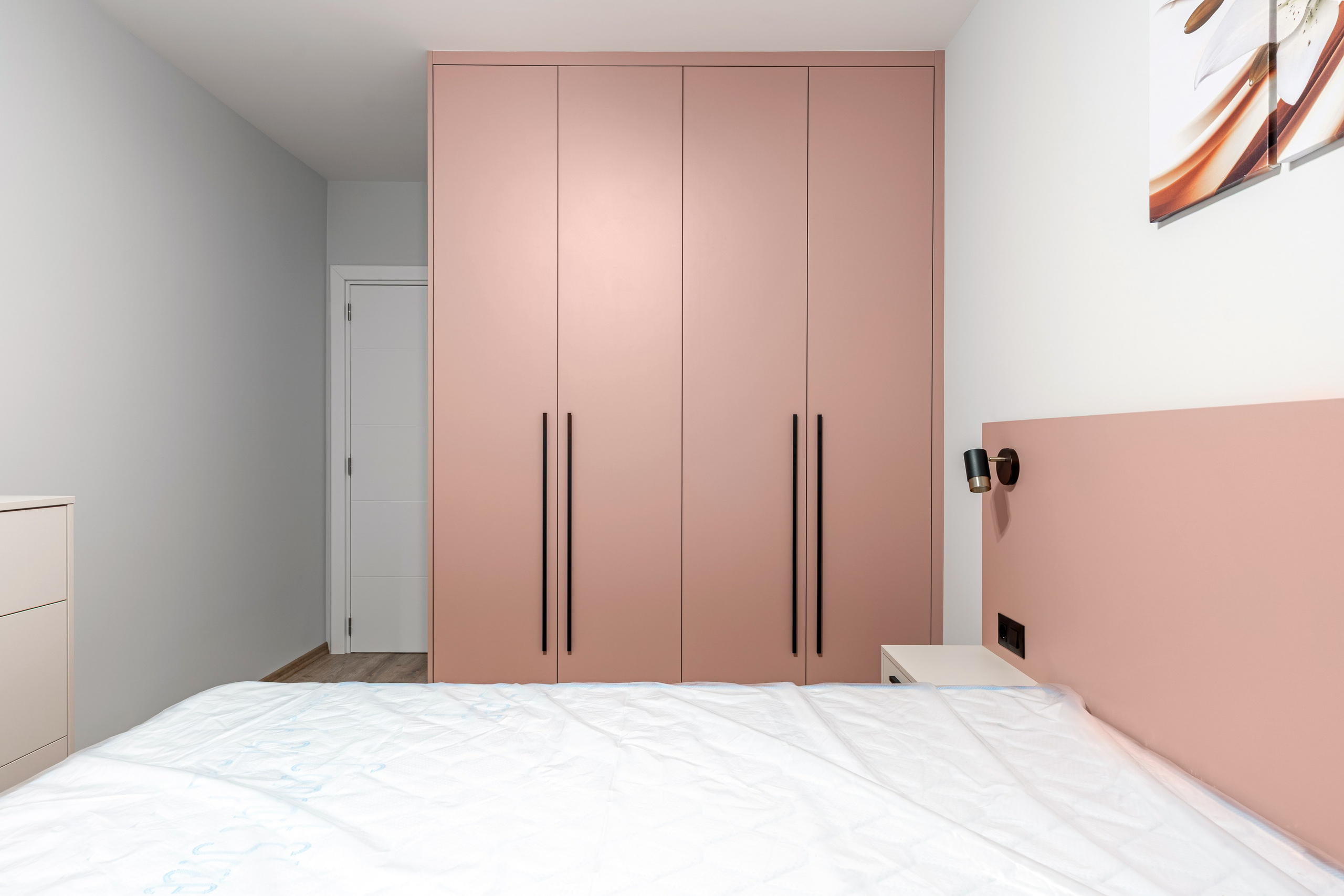 Поръчково обзавеждане на апартамент. Професионален фотограф в Пловдив и областта