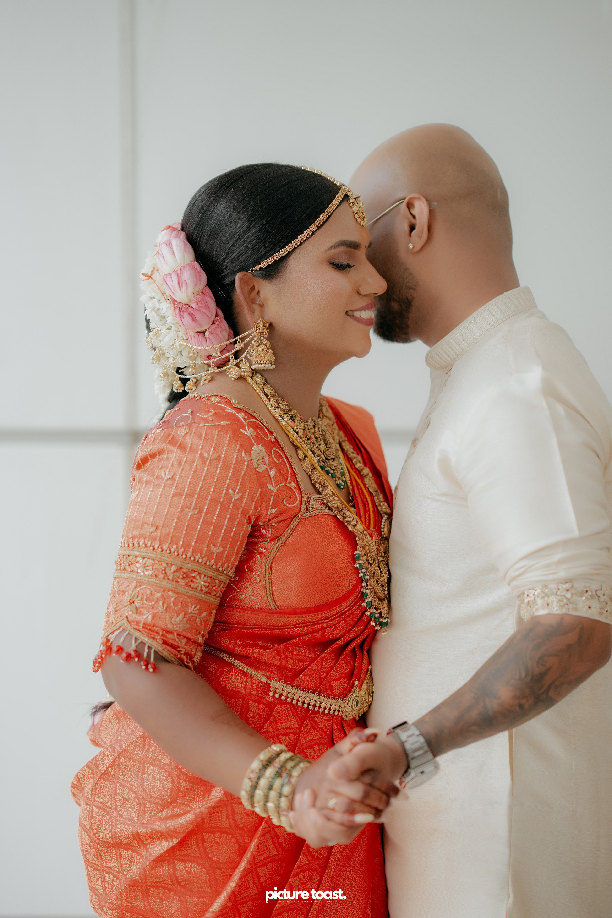 Traditional Kerala Hindu Wedding Ft. Anusree & Vishnu. Fine art Wedding Photographers in India & Canada