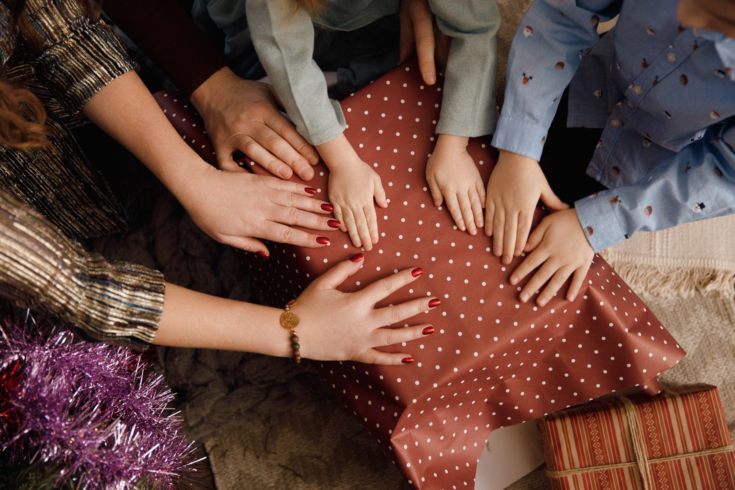 Christmas and New Year photo sessions in Riga, Latvia in studio. Evgeny Timofeyev | Wedding & Content photographer and videographer