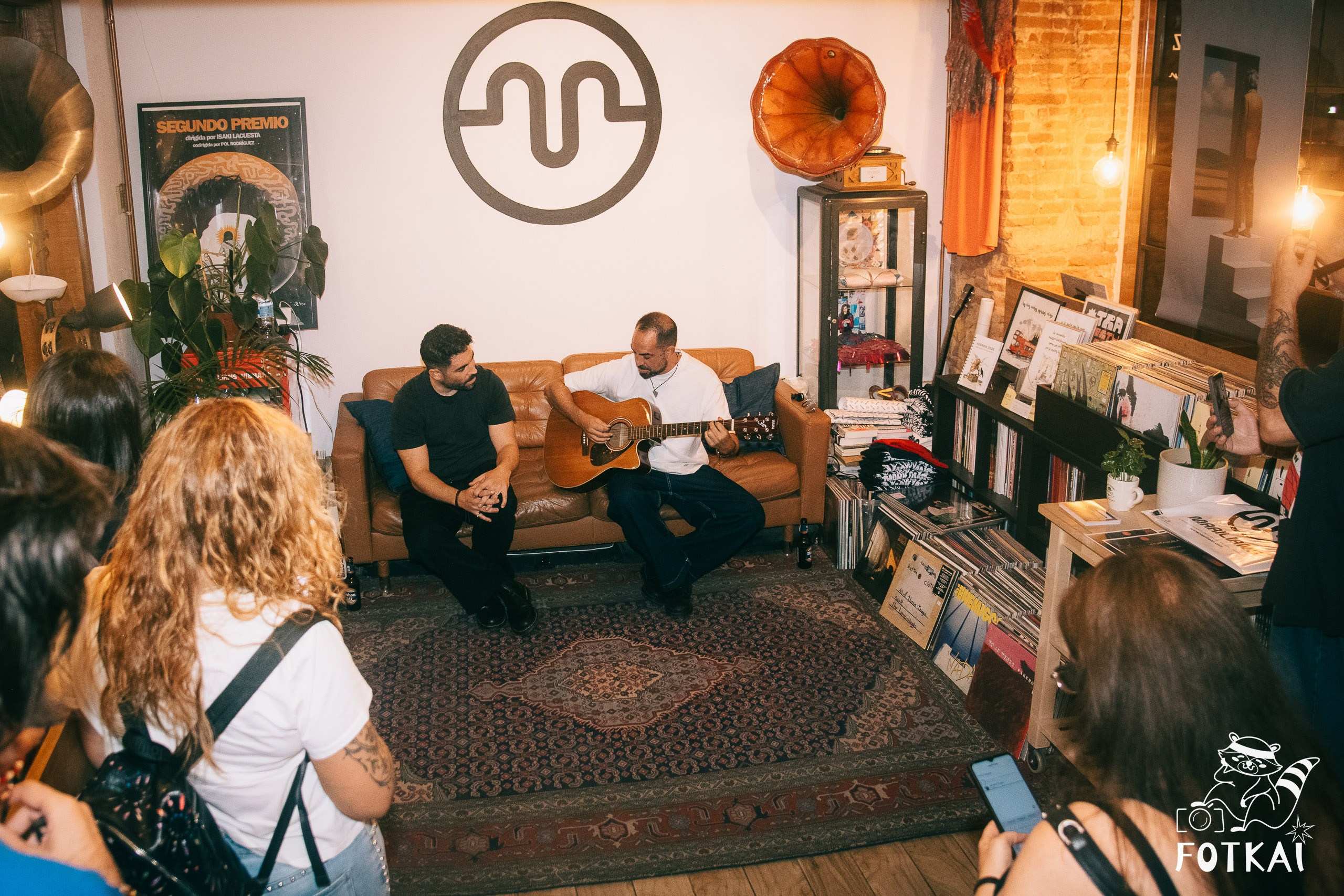 Diagnóstico Binario Launched Sinapsis with an Intimate Acoustic Set at Marilians Records, Madrid, 2026 | FOTKAI