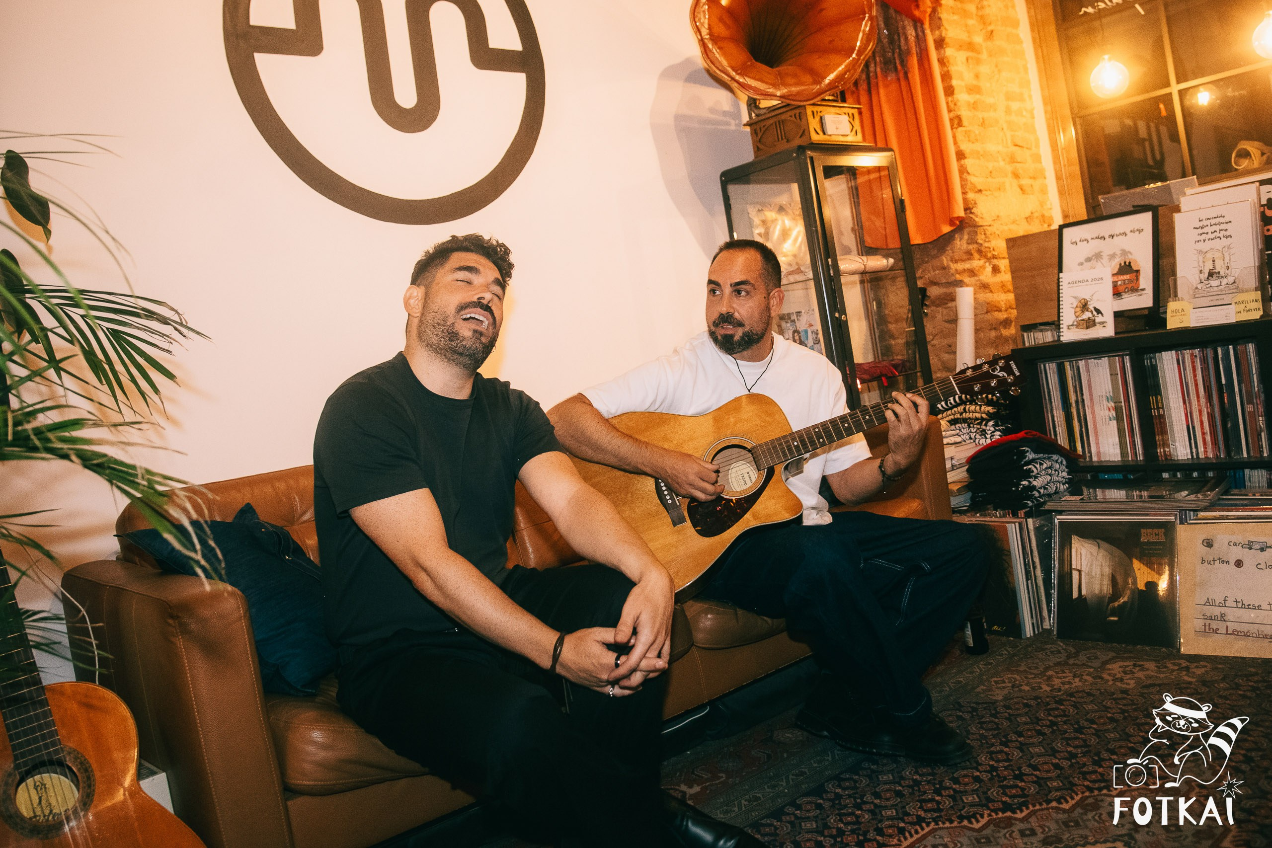 Diagnóstico Binario Launched Sinapsis with an Intimate Acoustic Set at Marilians Records, Madrid, 2026 | FOTKAI