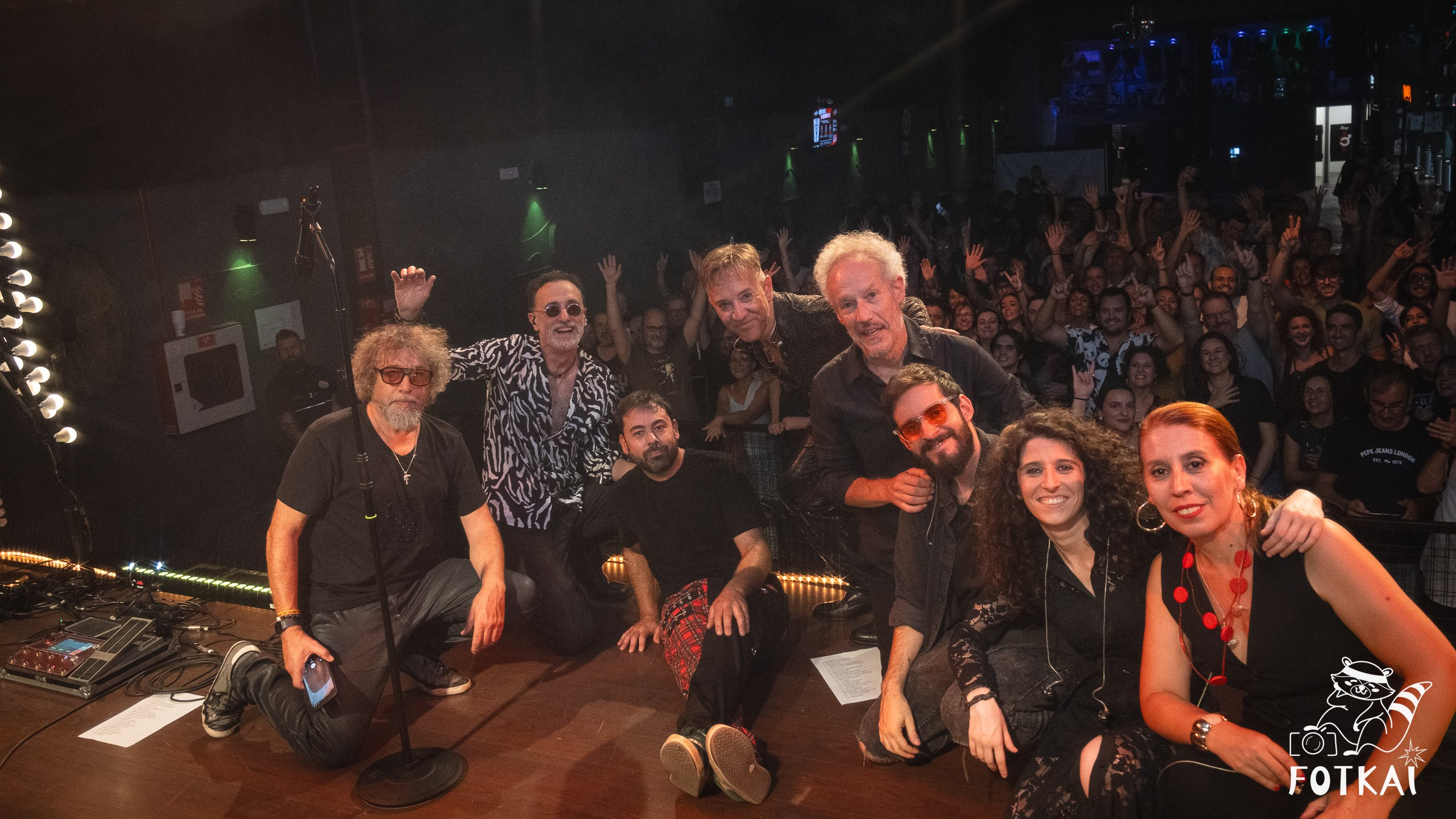 Blackstars revivió a David Bowie con 8 músicos en escena en la Sala Custom de Sevilla, 2026 | FOTKAI