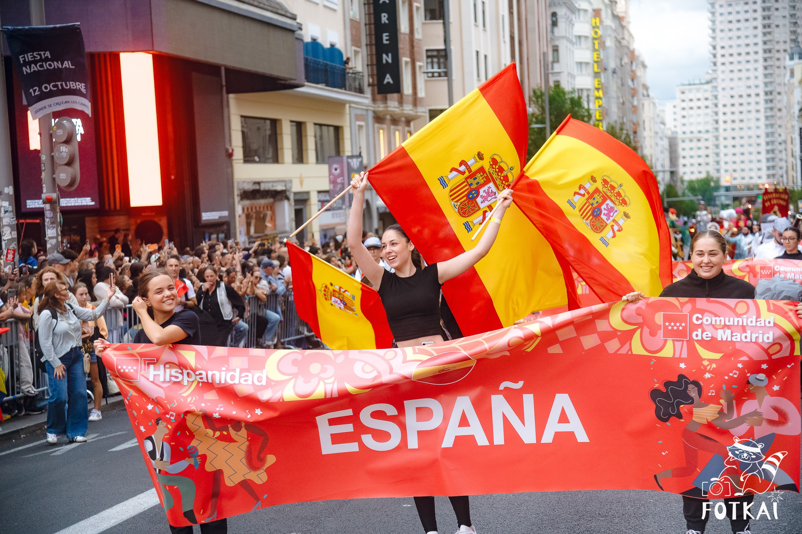La Gran Cabalgata de la Hispanidad desfiló por la Gran Vía de Madrid — Fotos, 2026 | FOTKAI