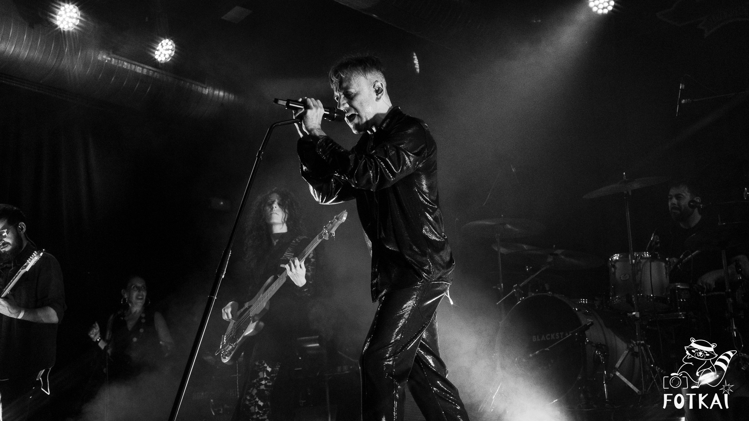 Blackstars revivió a David Bowie con 8 músicos en escena en la Sala Custom de Sevilla, 2026 | FOTKAI