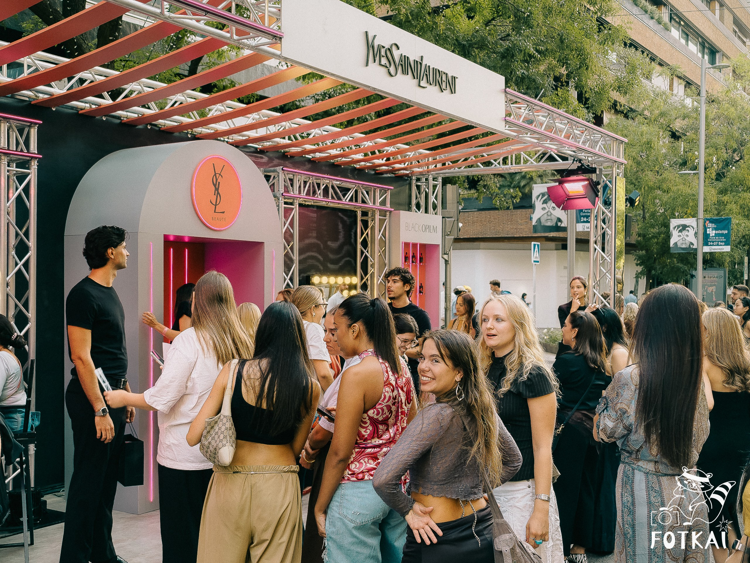 Vogue Fashion's Night Out в Мадриде 2026 — Viva Suecia, Katteyes и вся живая программа | FOTKAI