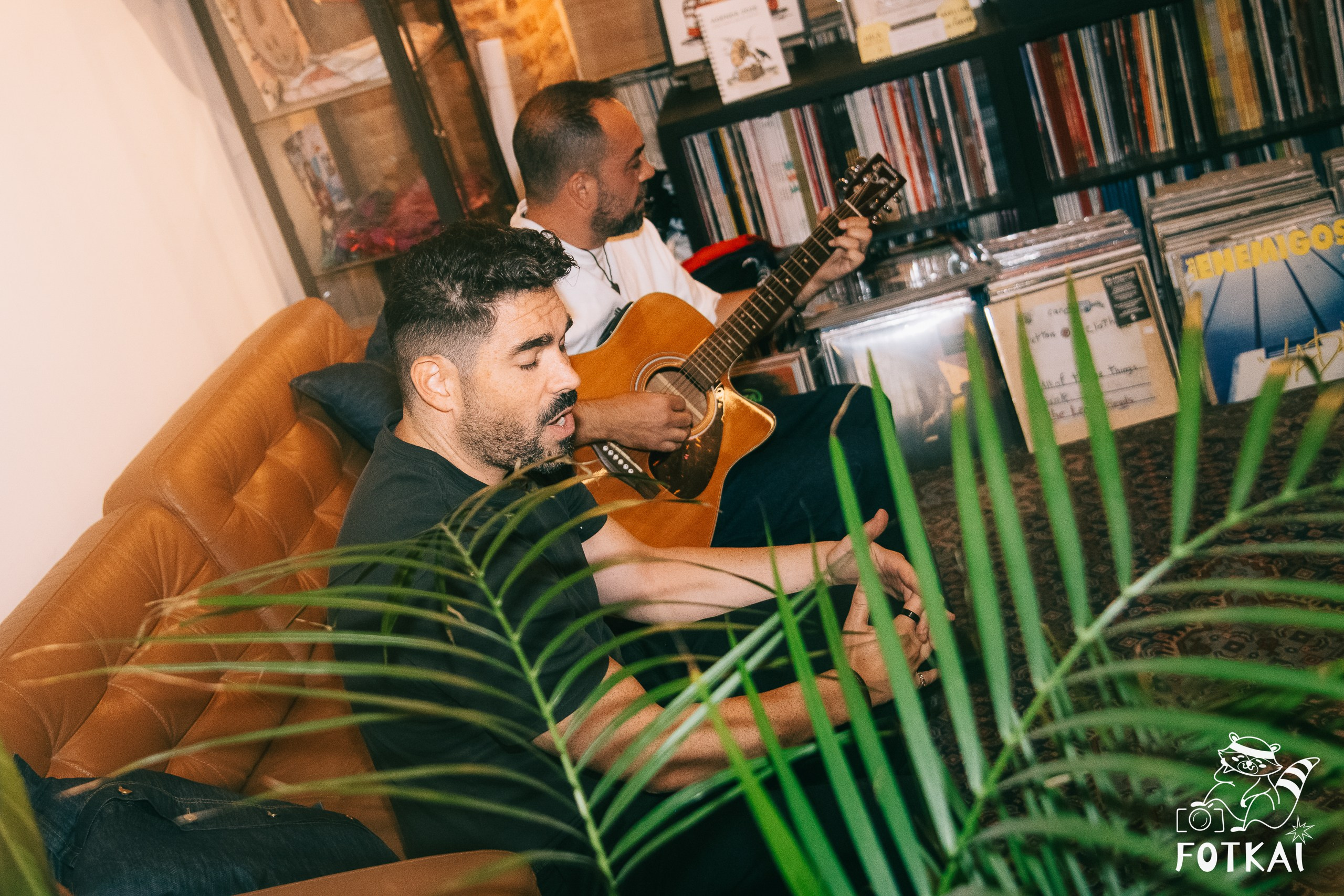 Diagnóstico Binario Launched Sinapsis with an Intimate Acoustic Set at Marilians Records, Madrid, 2026 | FOTKAI