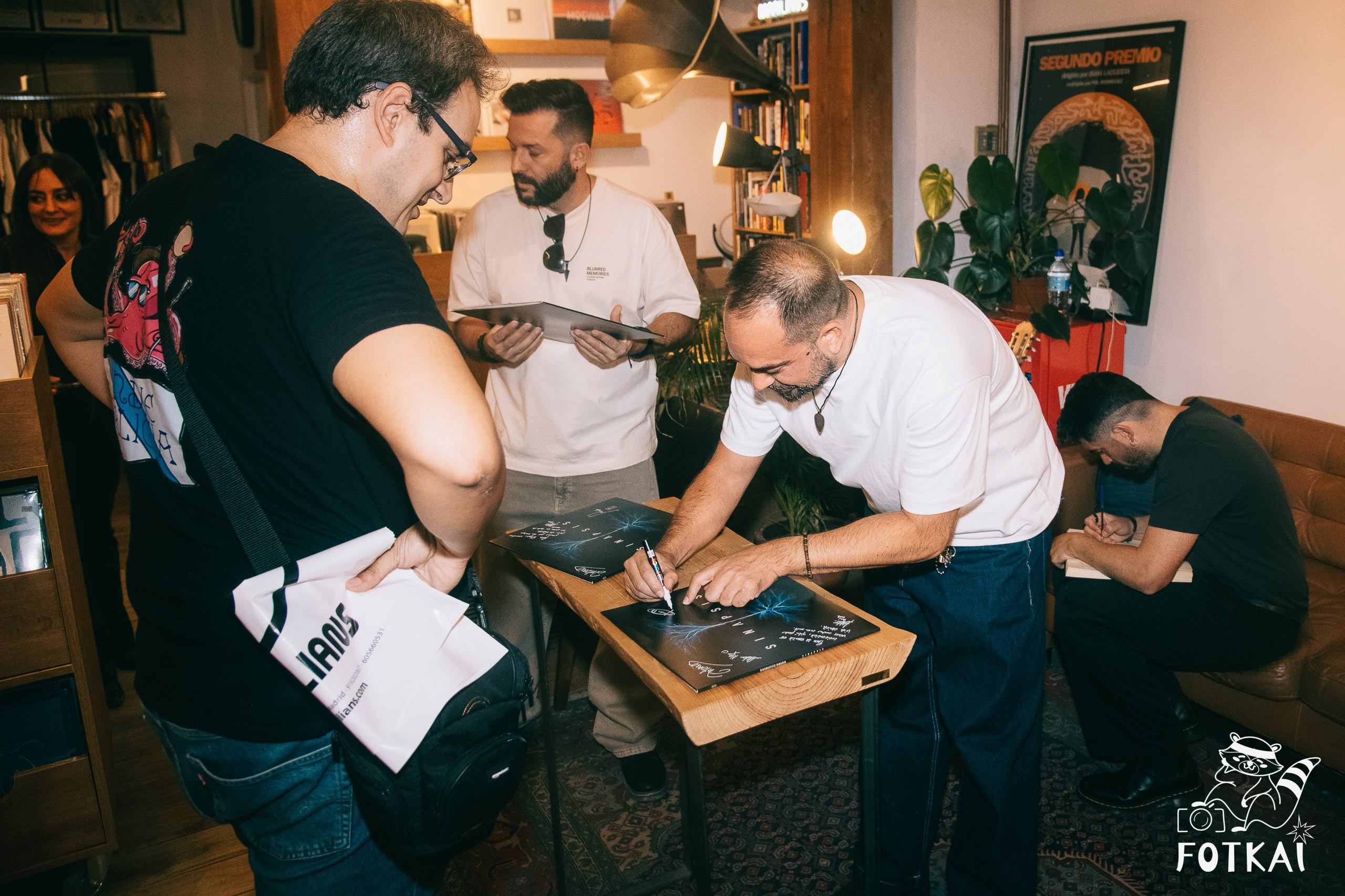 Diagnóstico Binario Launched Sinapsis with an Intimate Acoustic Set at Marilians Records, Madrid, 2026 | FOTKAI