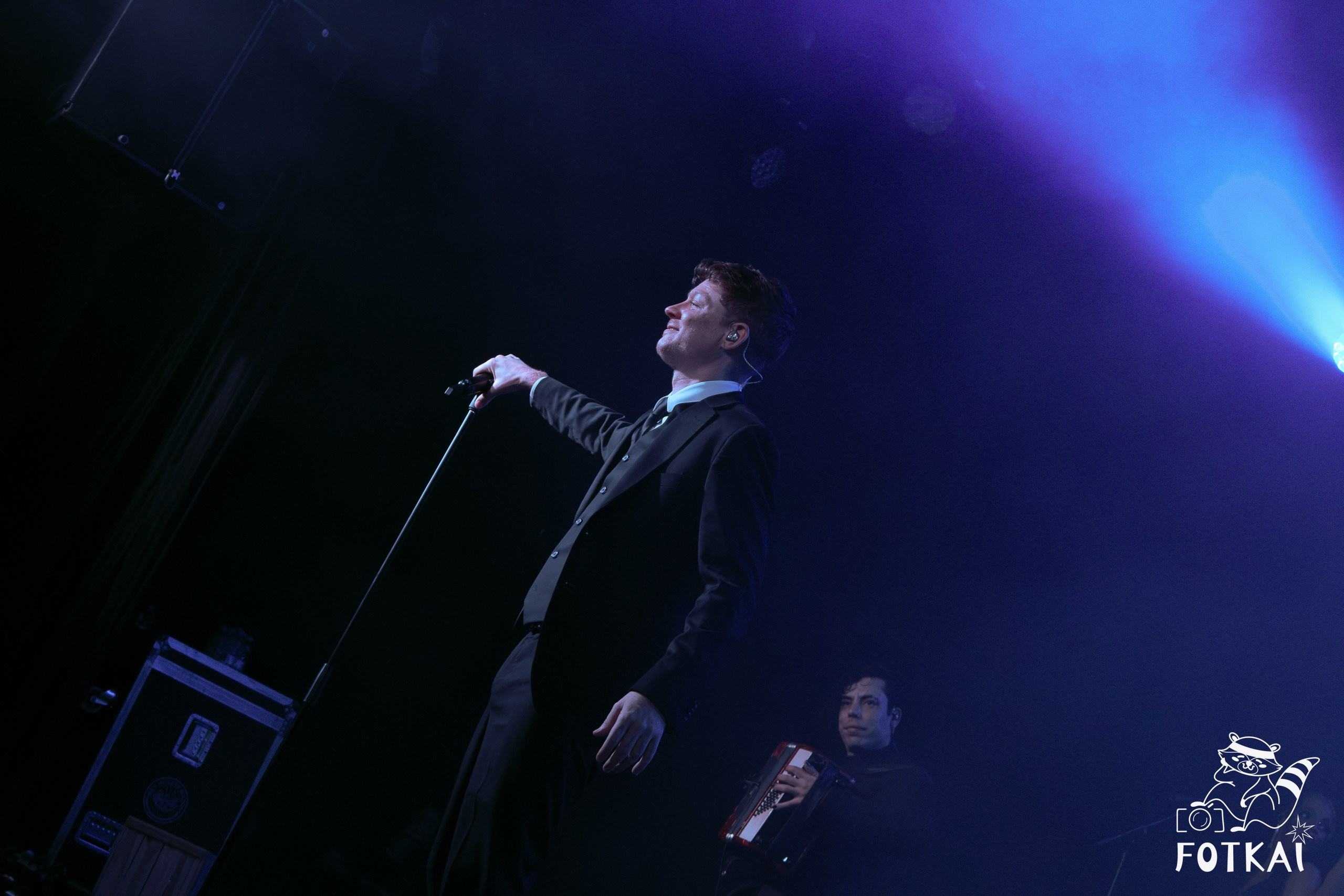 Emanero Brings 350-Million-Stream Hit Sinvergüenza to Madrid — Concert Photos, La Riviera, 2026 | FOTKAI