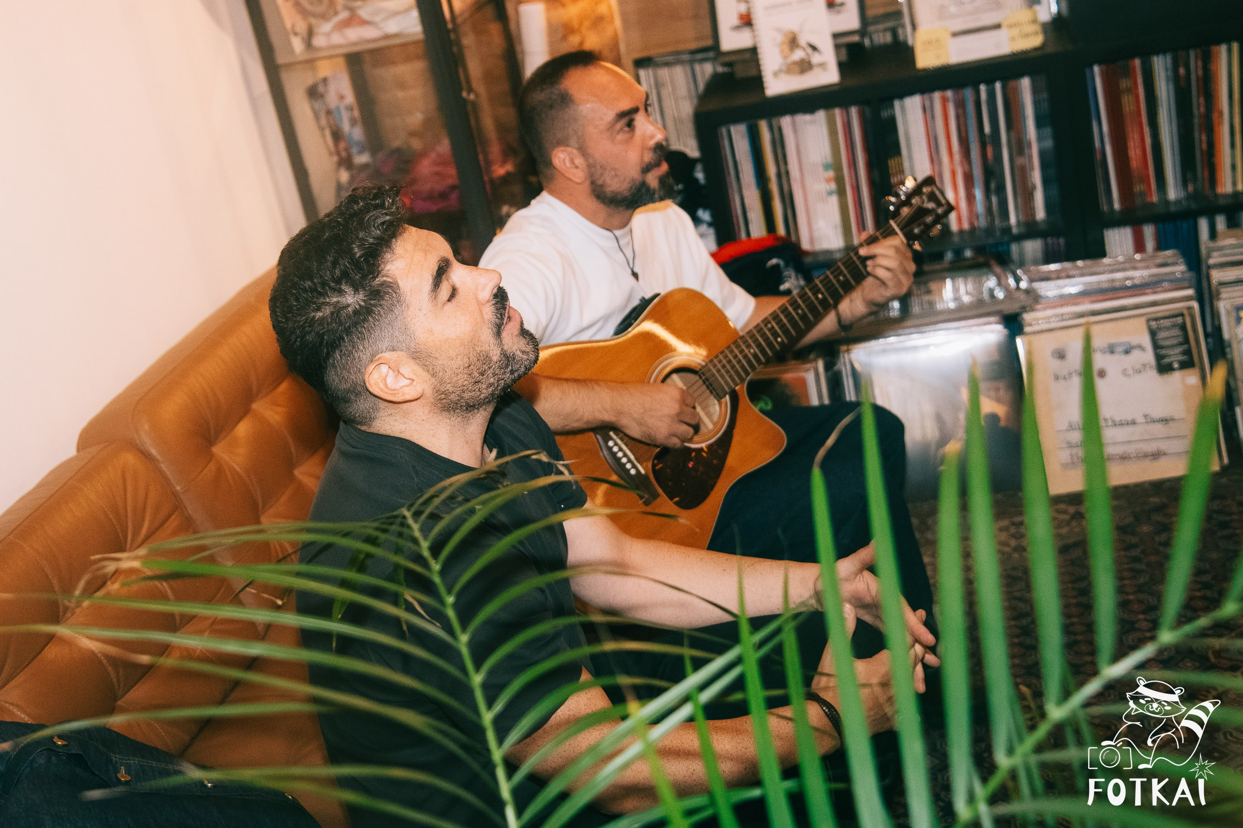 Diagnóstico Binario Launched Sinapsis with an Intimate Acoustic Set at Marilians Records, Madrid, 2026 | FOTKAI