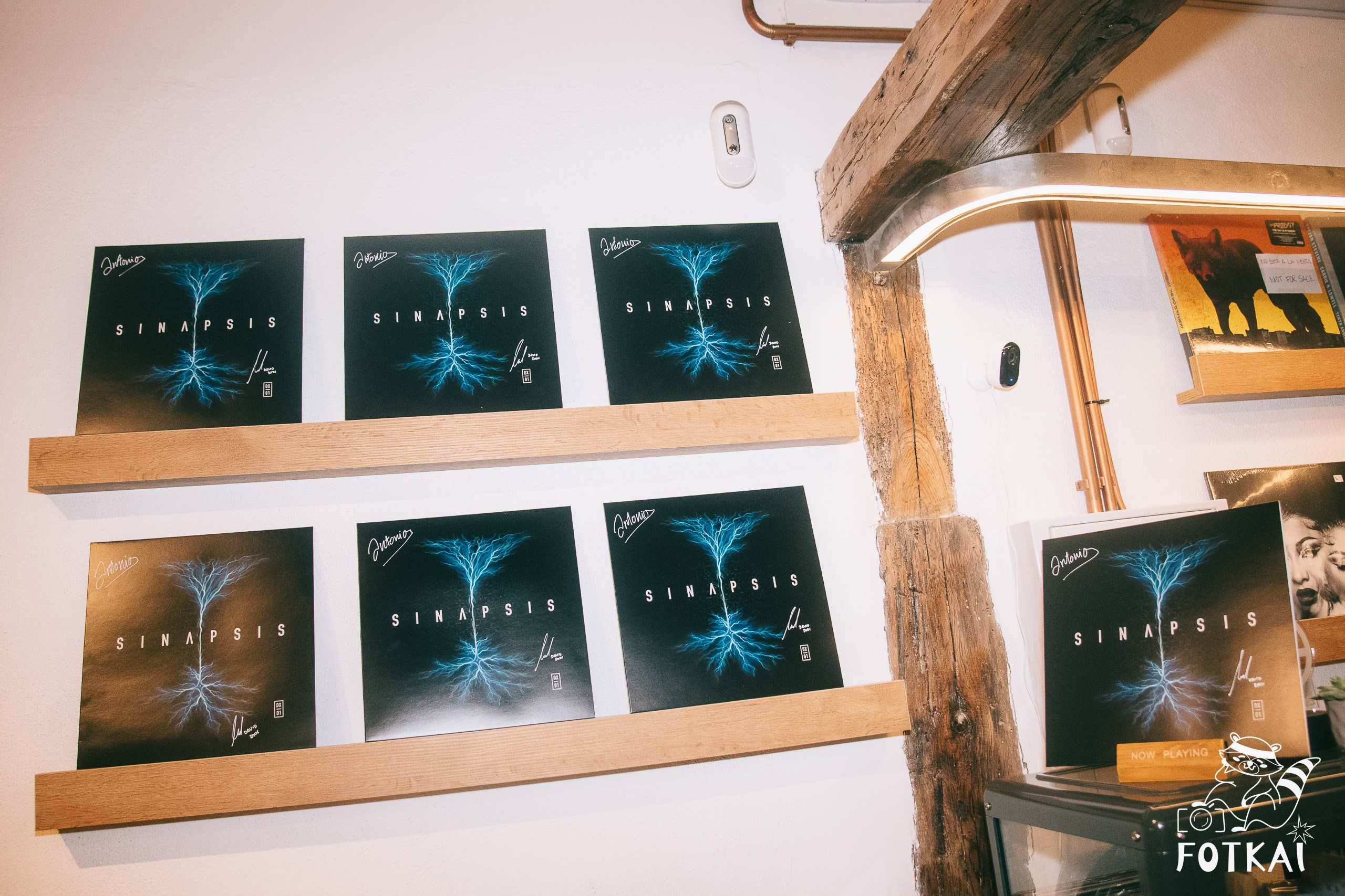 Diagnóstico Binario Launched Sinapsis with an Intimate Acoustic Set at Marilians Records, Madrid, 2026 | FOTKAI