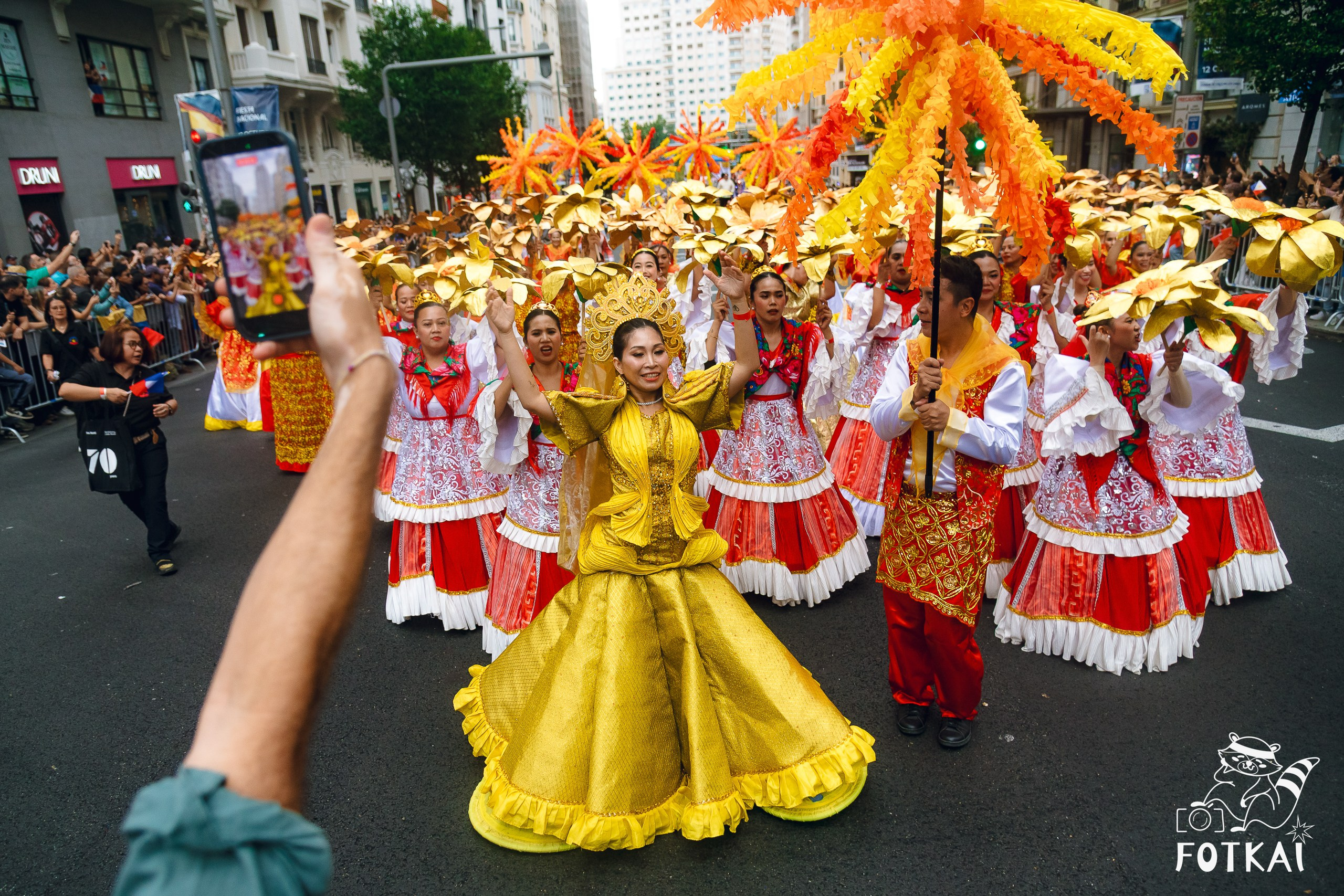 La Gran Cabalgata de la Hispanidad desfiló por la Gran Vía de Madrid — Fotos, 2026 | FOTKAI