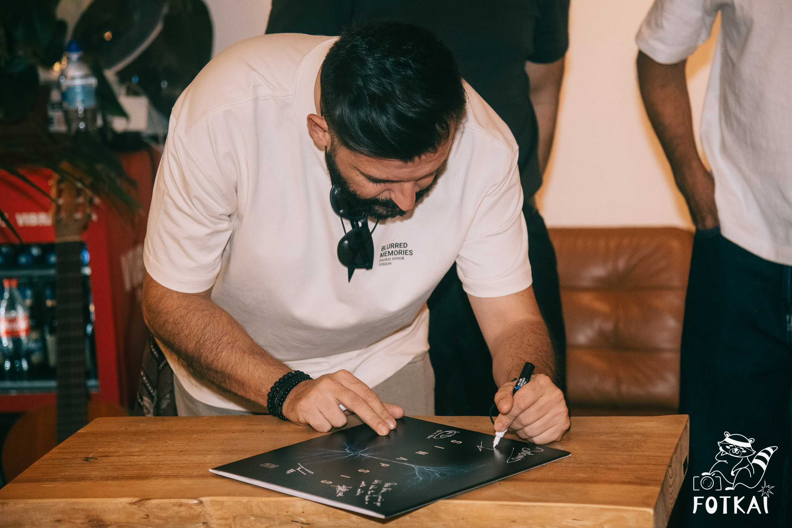 Diagnóstico Binario Launched Sinapsis with an Intimate Acoustic Set at Marilians Records, Madrid, 2026 | FOTKAI