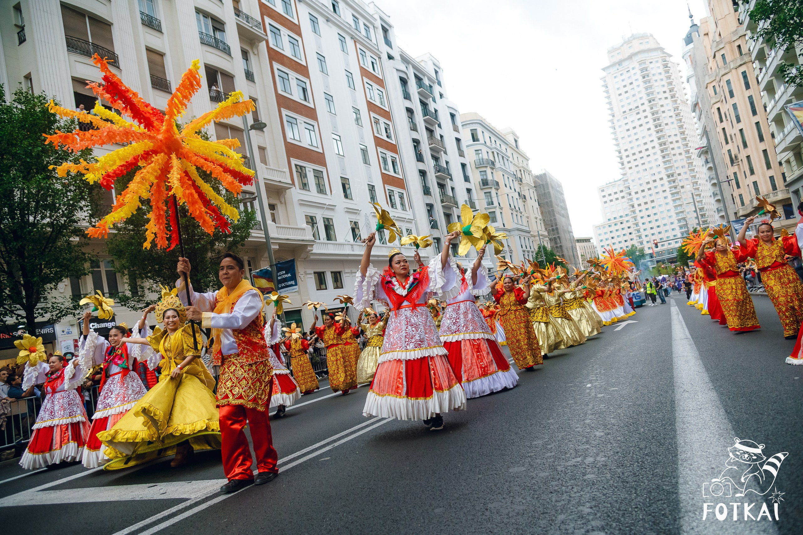La Gran Cabalgata de la Hispanidad desfiló por la Gran Vía de Madrid — Fotos, 2026 | FOTKAI