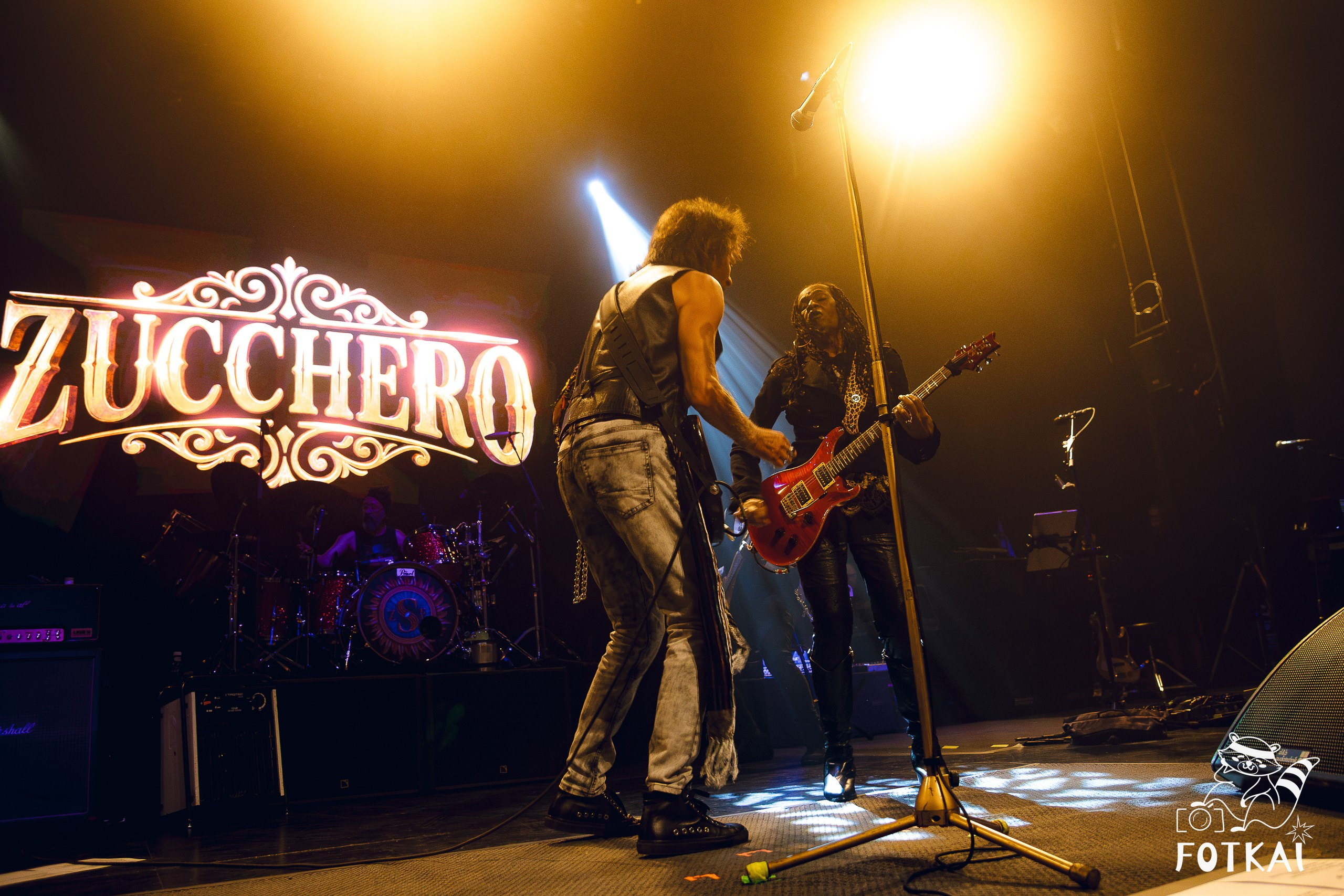 Zucchero celebró 25 años de «Baila (Sexy Thing)» en el Príncipe Pío de Madrid — Fotos, 2026 | FOTKAI