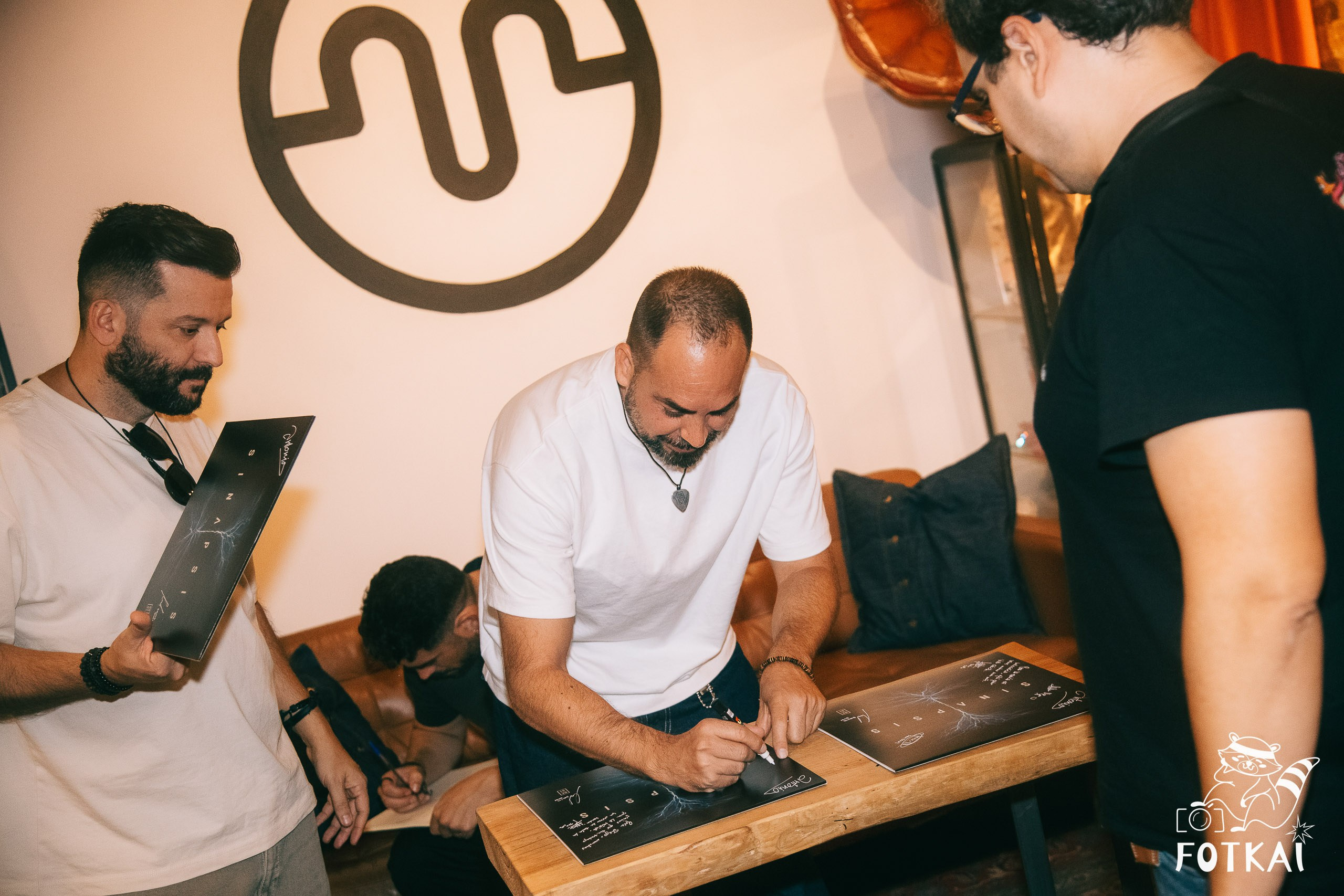Diagnóstico Binario Launched Sinapsis with an Intimate Acoustic Set at Marilians Records, Madrid, 2026 | FOTKAI