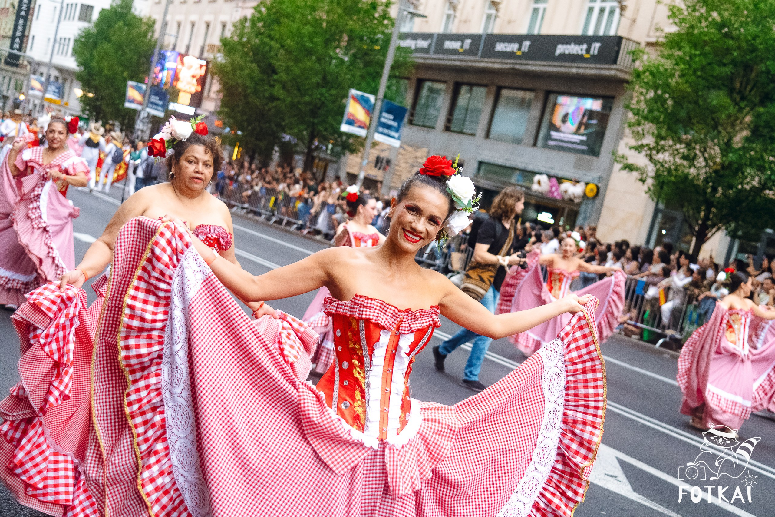 La Gran Cabalgata de la Hispanidad desfiló por la Gran Vía de Madrid — Fotos, 2026 | FOTKAI