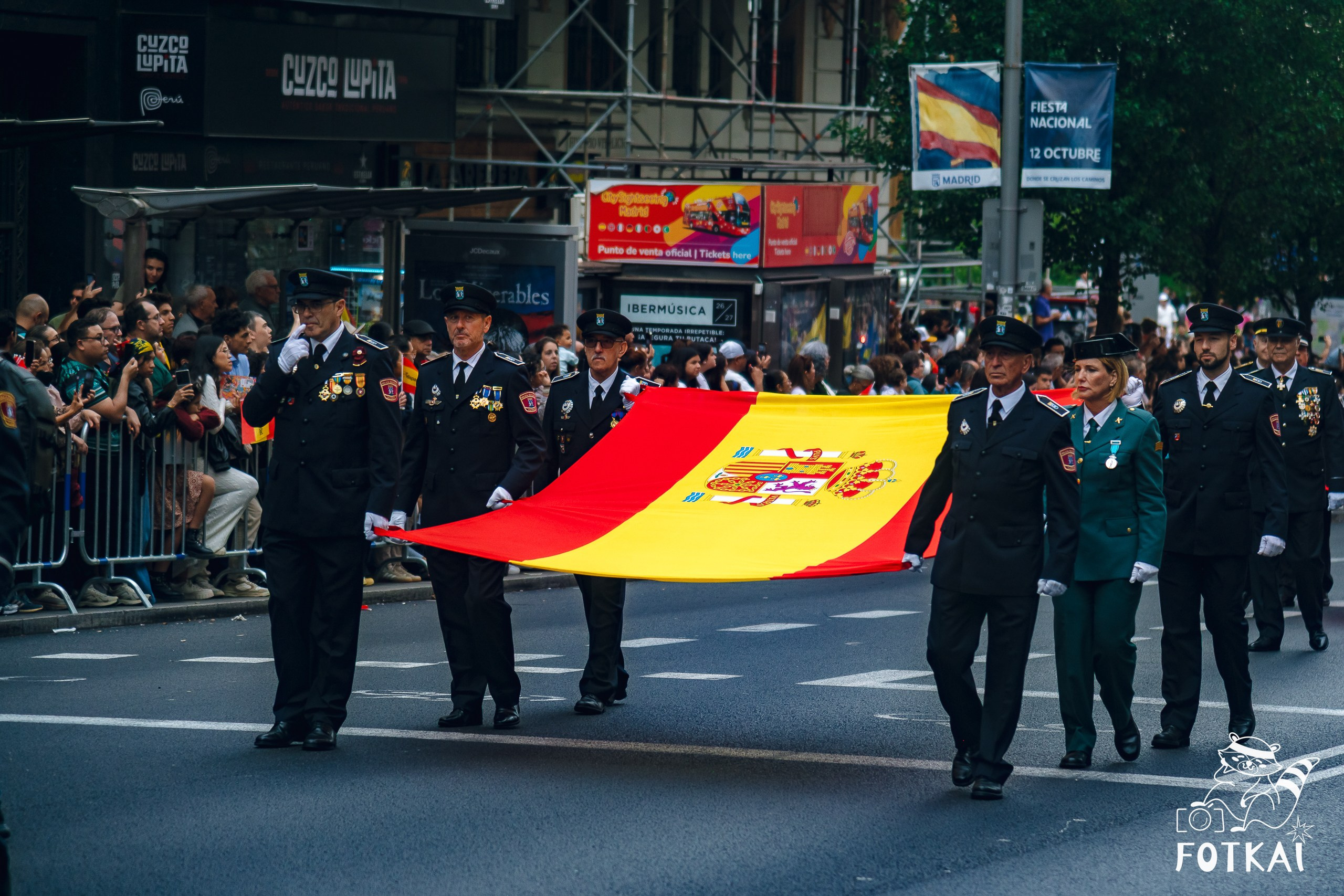 La Gran Cabalgata de la Hispanidad desfiló por la Gran Vía de Madrid — Fotos, 2026 | FOTKAI