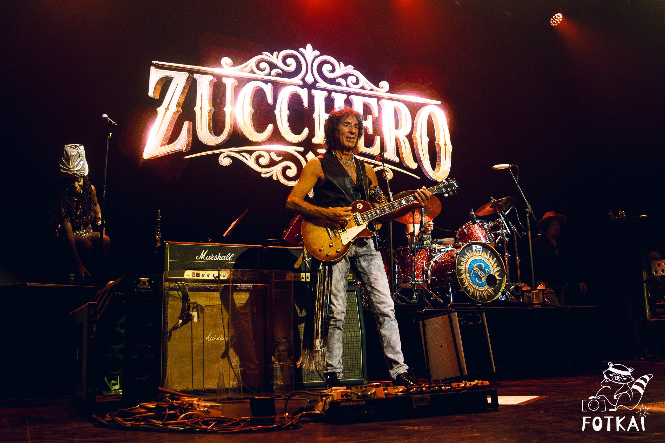 Zucchero celebró 25 años de «Baila (Sexy Thing)» en el Príncipe Pío de Madrid — Fotos, 2026 | FOTKAI