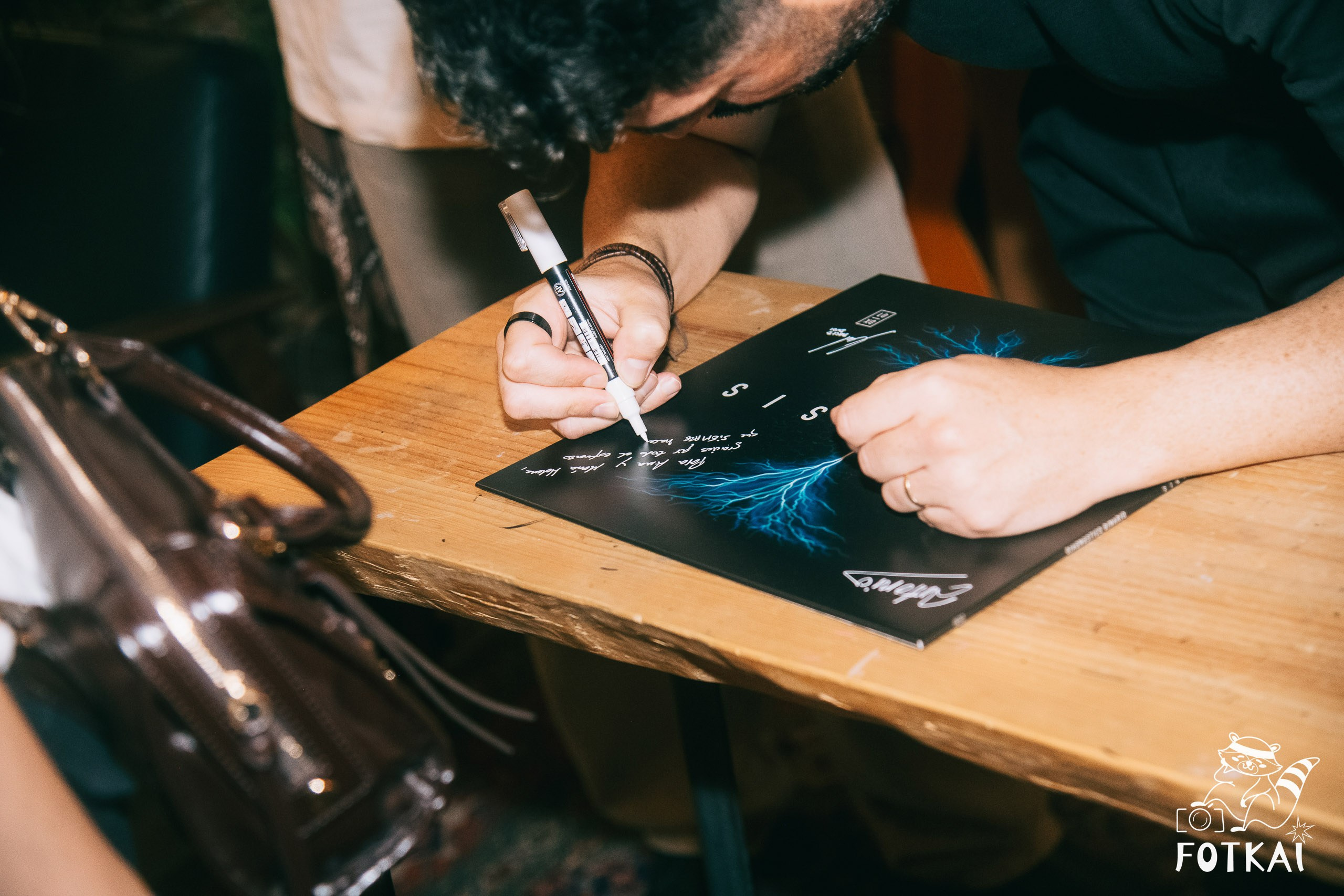 Diagnóstico Binario Launched Sinapsis with an Intimate Acoustic Set at Marilians Records, Madrid, 2026 | FOTKAI