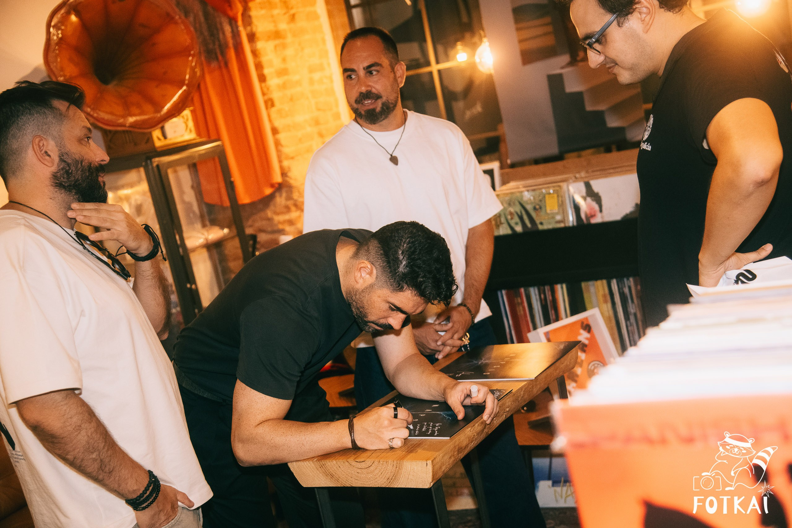 Diagnóstico Binario Launched Sinapsis with an Intimate Acoustic Set at Marilians Records, Madrid, 2026 | FOTKAI