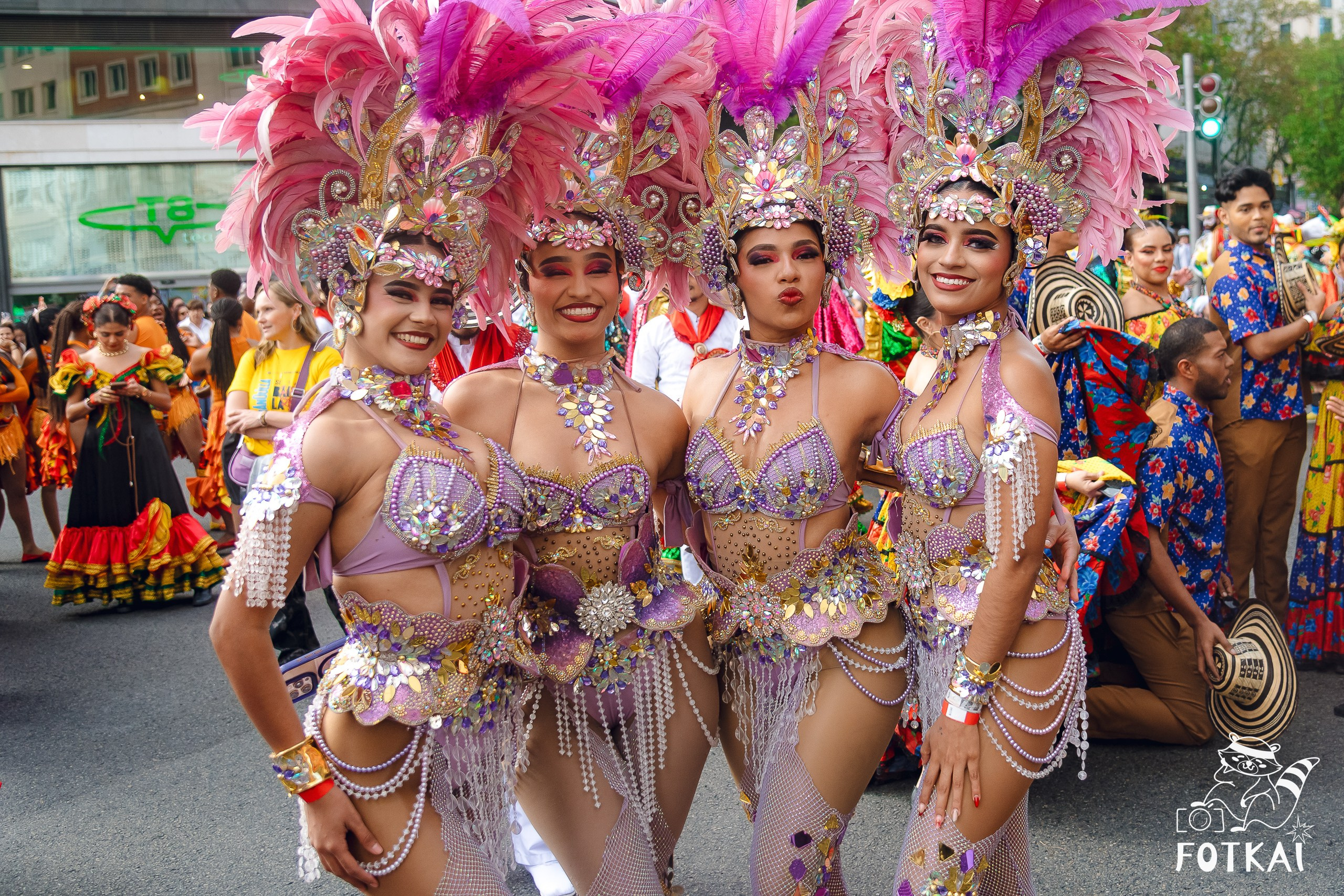 La Gran Cabalgata de la Hispanidad desfiló por la Gran Vía de Madrid — Fotos, 2026 | FOTKAI
