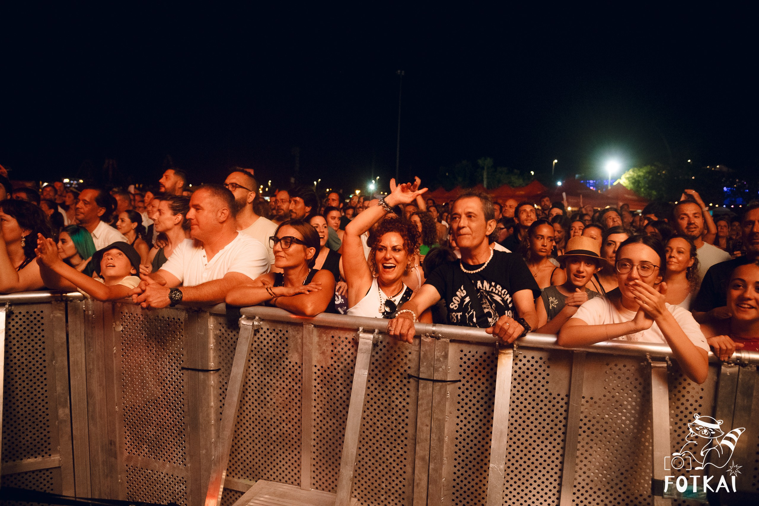Leiva завершил Tour Gigante на Brilla Torrevieja — Фото с концерта в Торревьехе, 2026 | FOTKAI