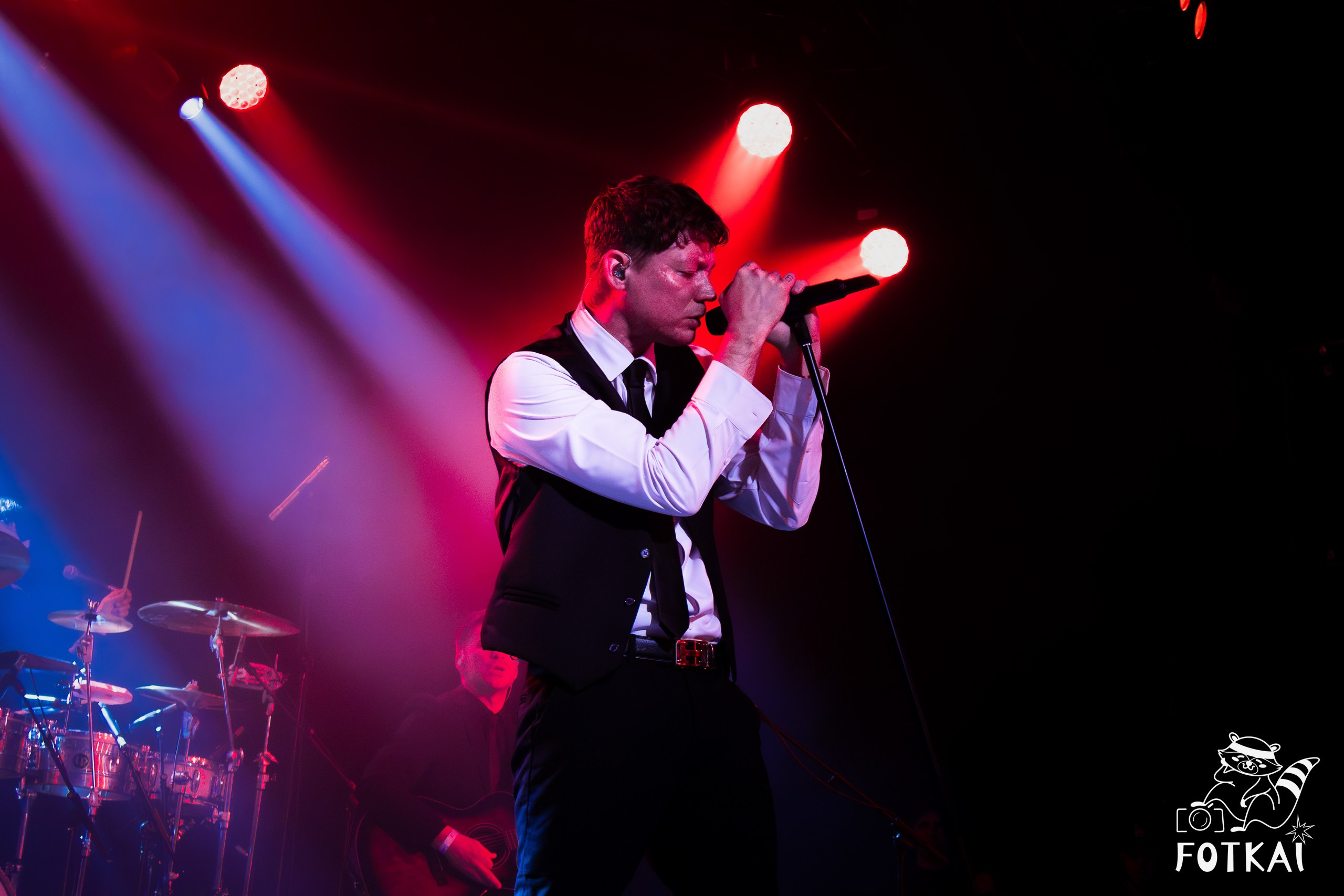 Emanero Brings 350-Million-Stream Hit Sinvergüenza to Madrid — Concert Photos, La Riviera, 2026 | FOTKAI