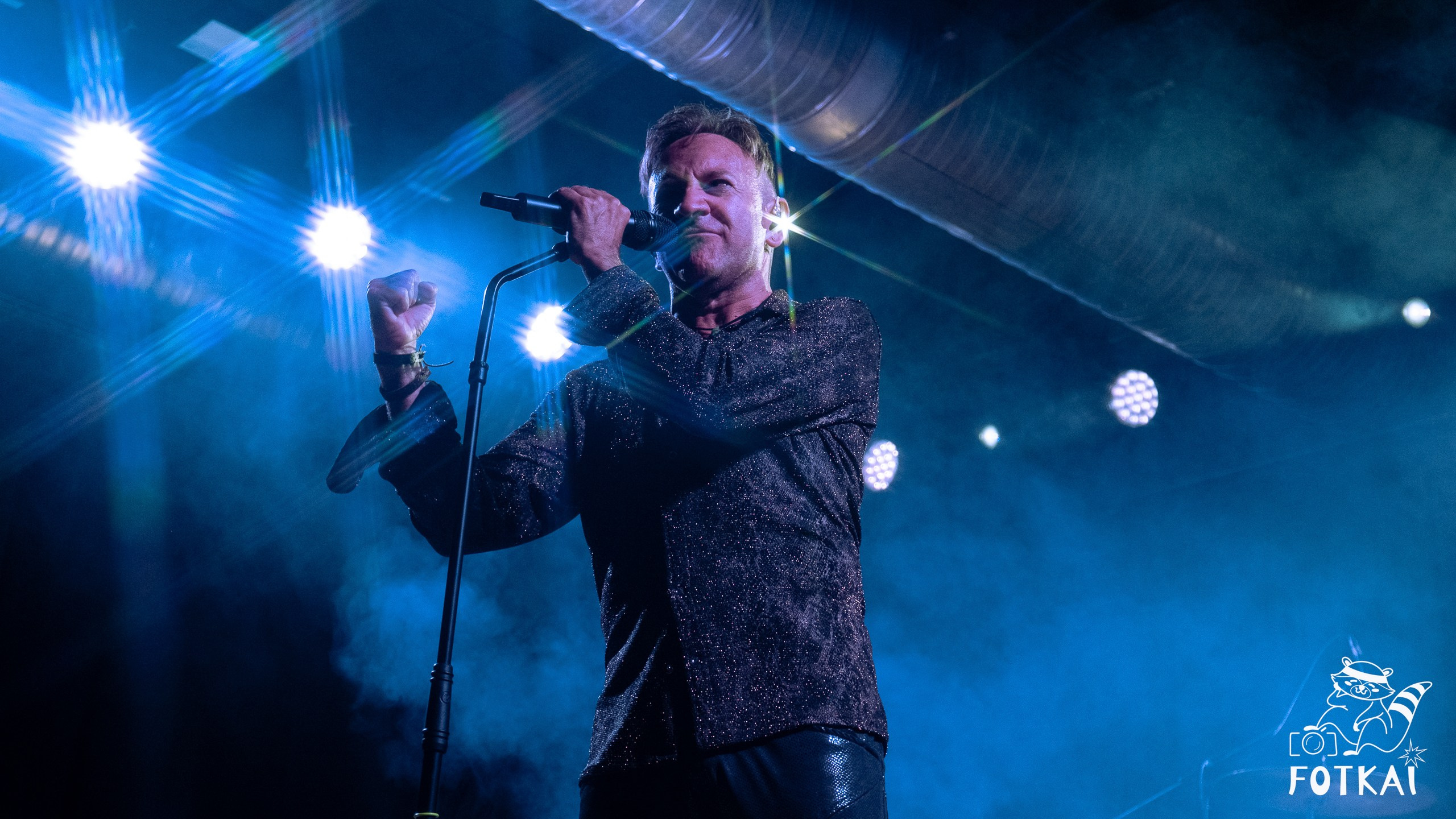 Blackstars revivió a David Bowie con 8 músicos en escena en la Sala Custom de Sevilla, 2026 | FOTKAI