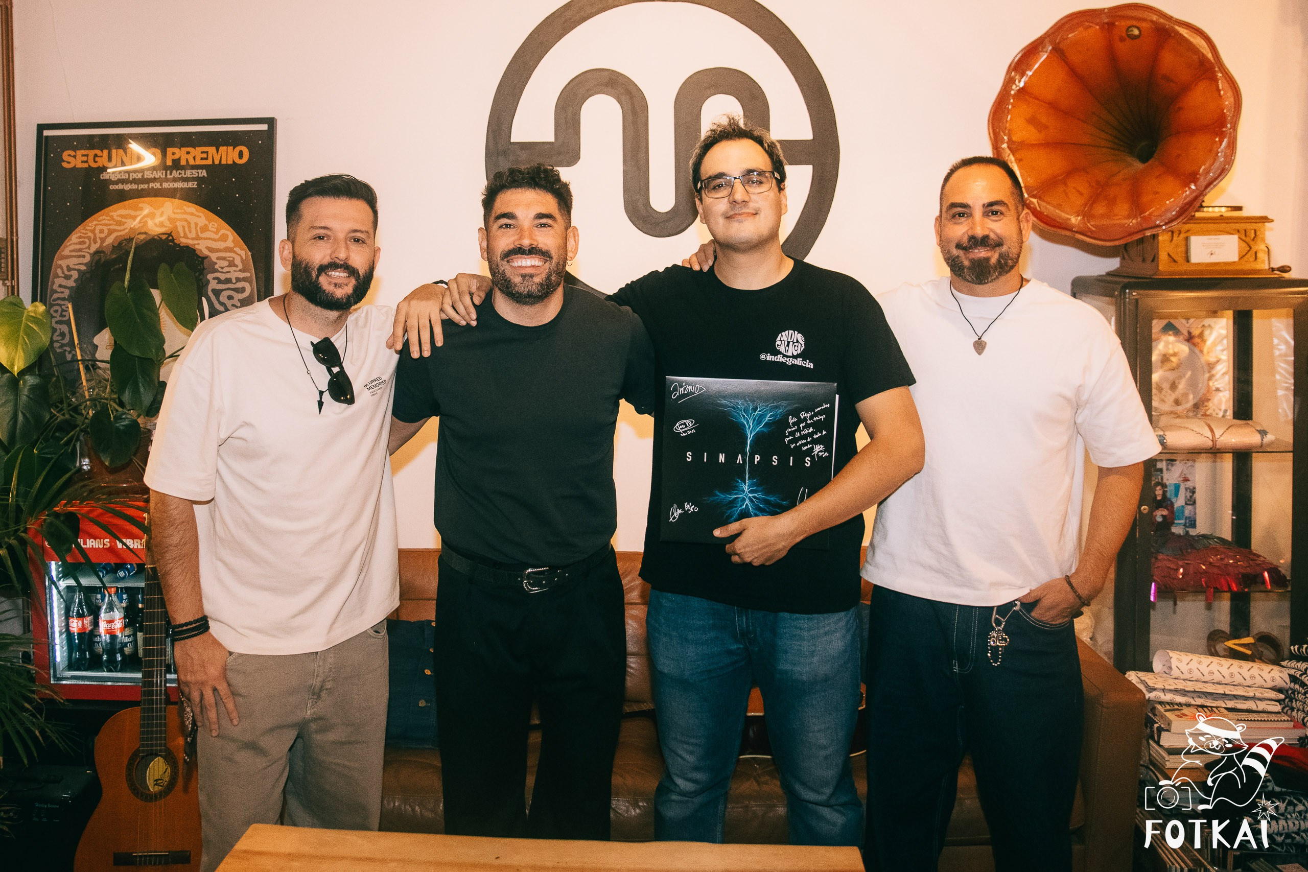Diagnóstico Binario Launched Sinapsis with an Intimate Acoustic Set at Marilians Records, Madrid, 2026 | FOTKAI