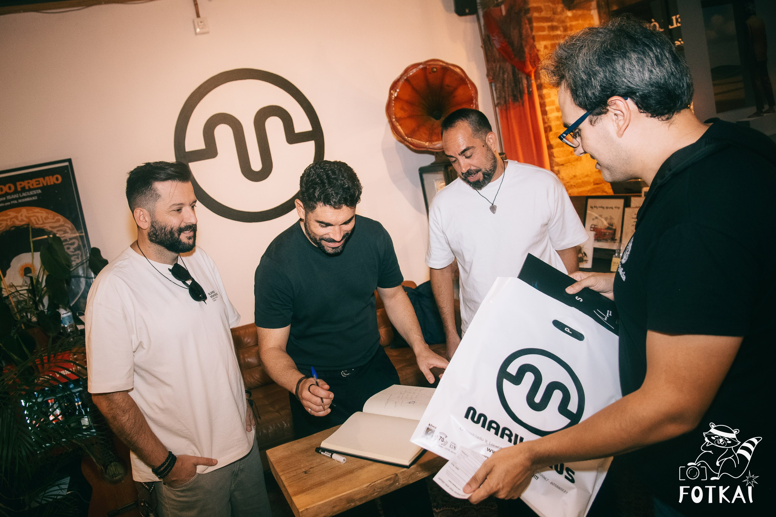 Diagnóstico Binario Launched Sinapsis with an Intimate Acoustic Set at Marilians Records, Madrid, 2026 | FOTKAI
