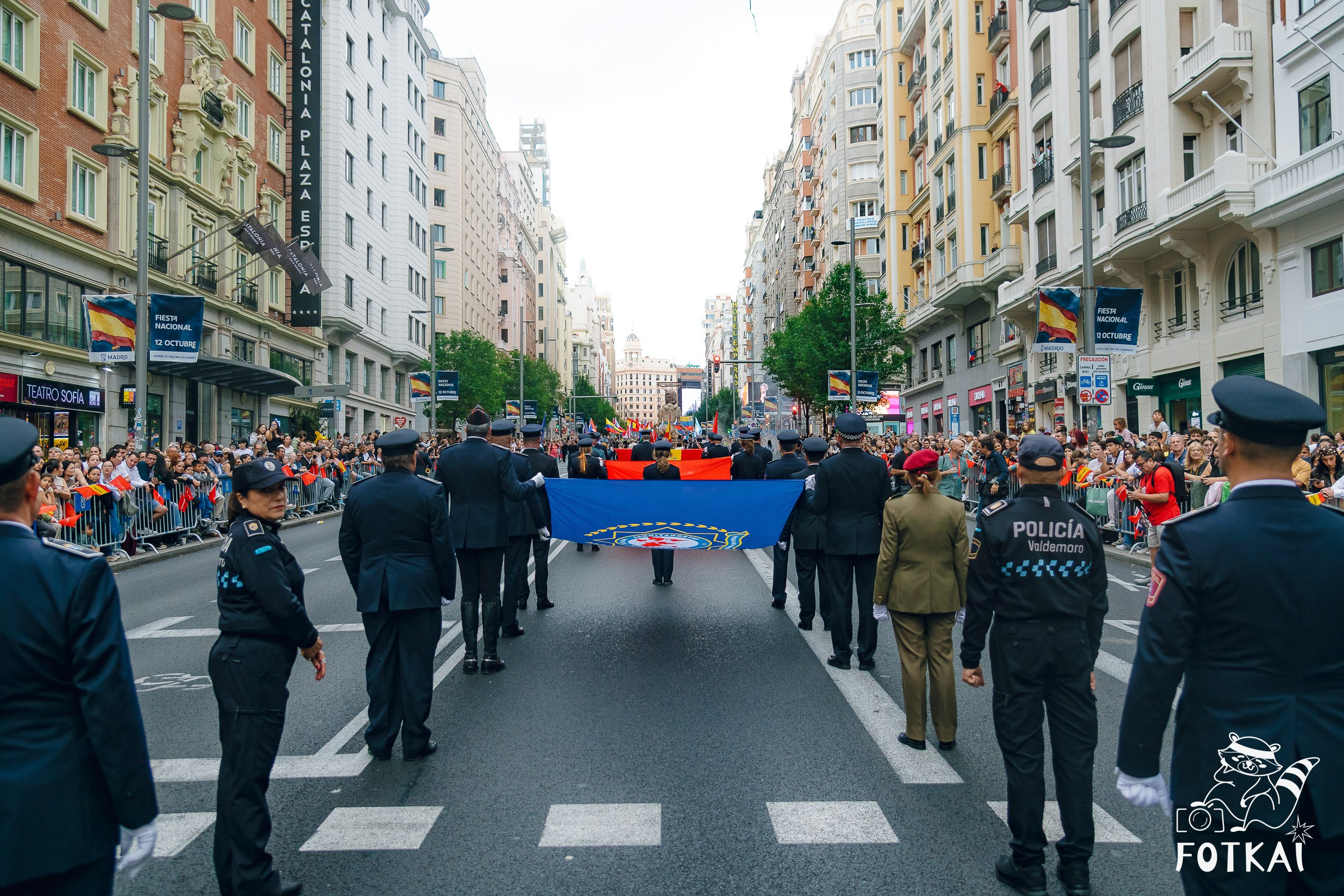 La Gran Cabalgata de la Hispanidad desfiló por la Gran Vía de Madrid — Fotos, 2026 | FOTKAI