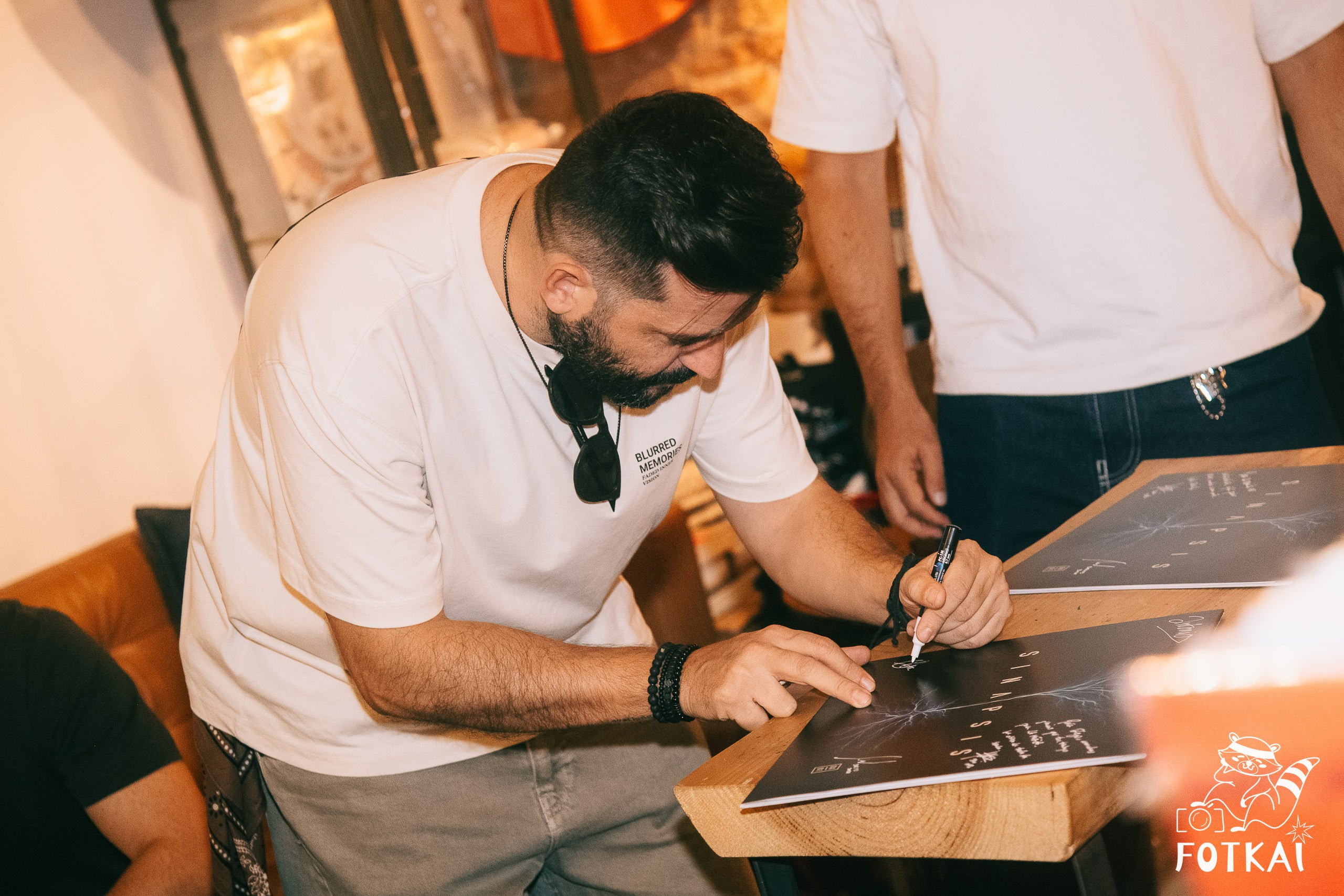 Diagnóstico Binario Launched Sinapsis with an Intimate Acoustic Set at Marilians Records, Madrid, 2026 | FOTKAI