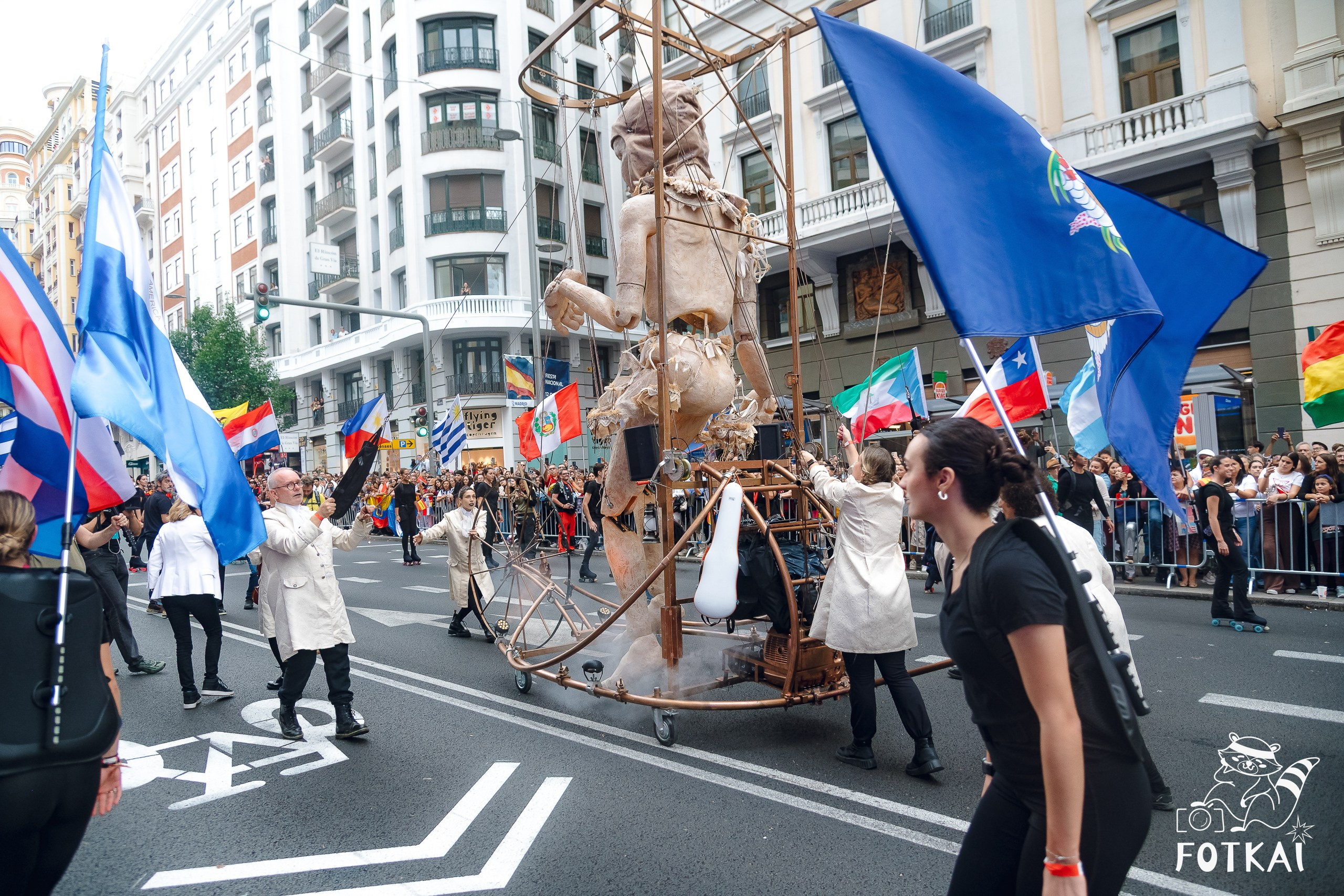La Gran Cabalgata de la Hispanidad desfiló por la Gran Vía de Madrid — Fotos, 2026 | FOTKAI