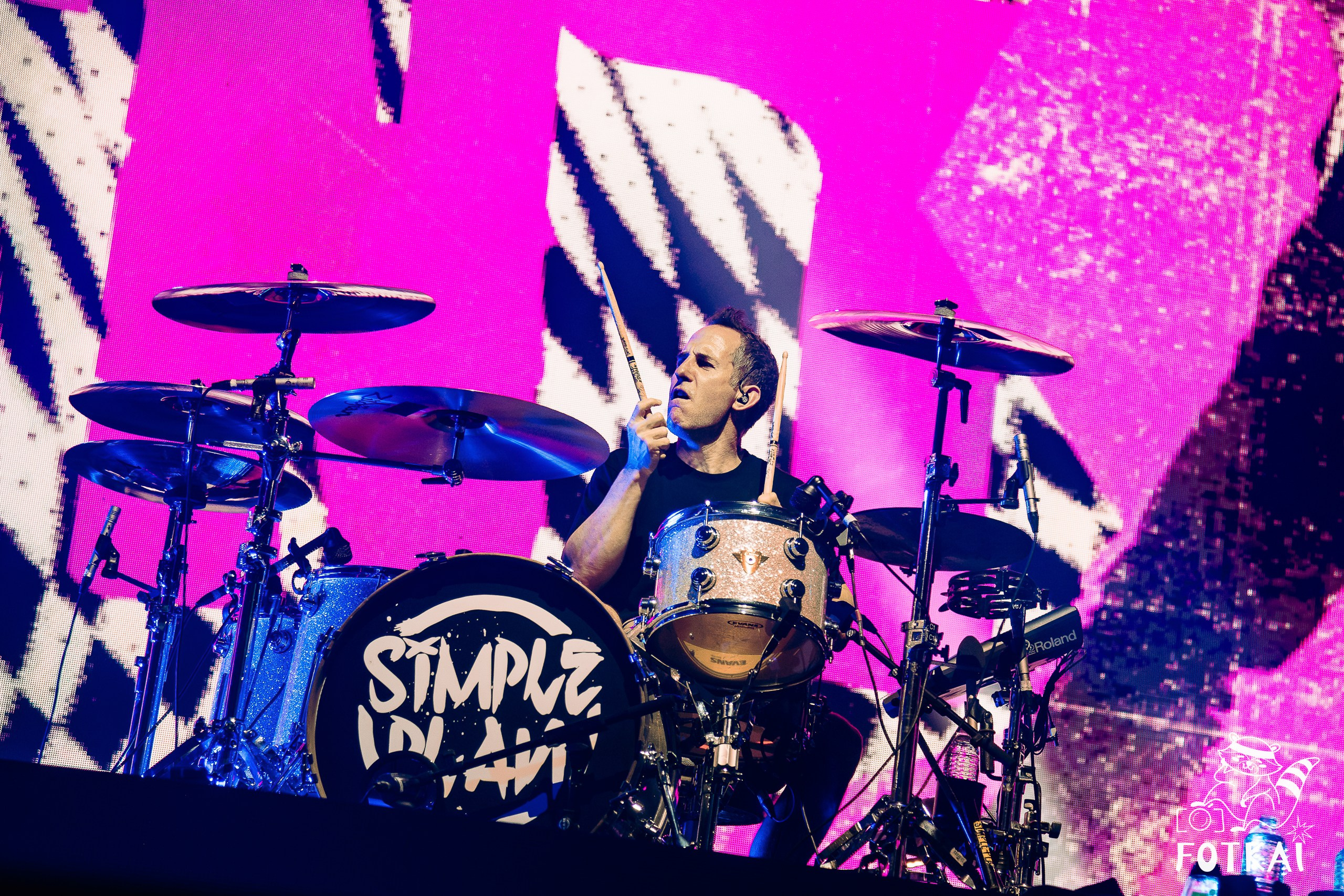 Simple Plan Marked 25 Years at Palacio Vistalegre in Madrid: Pop-Punk Concert Photos, 2026 | FOTKAI