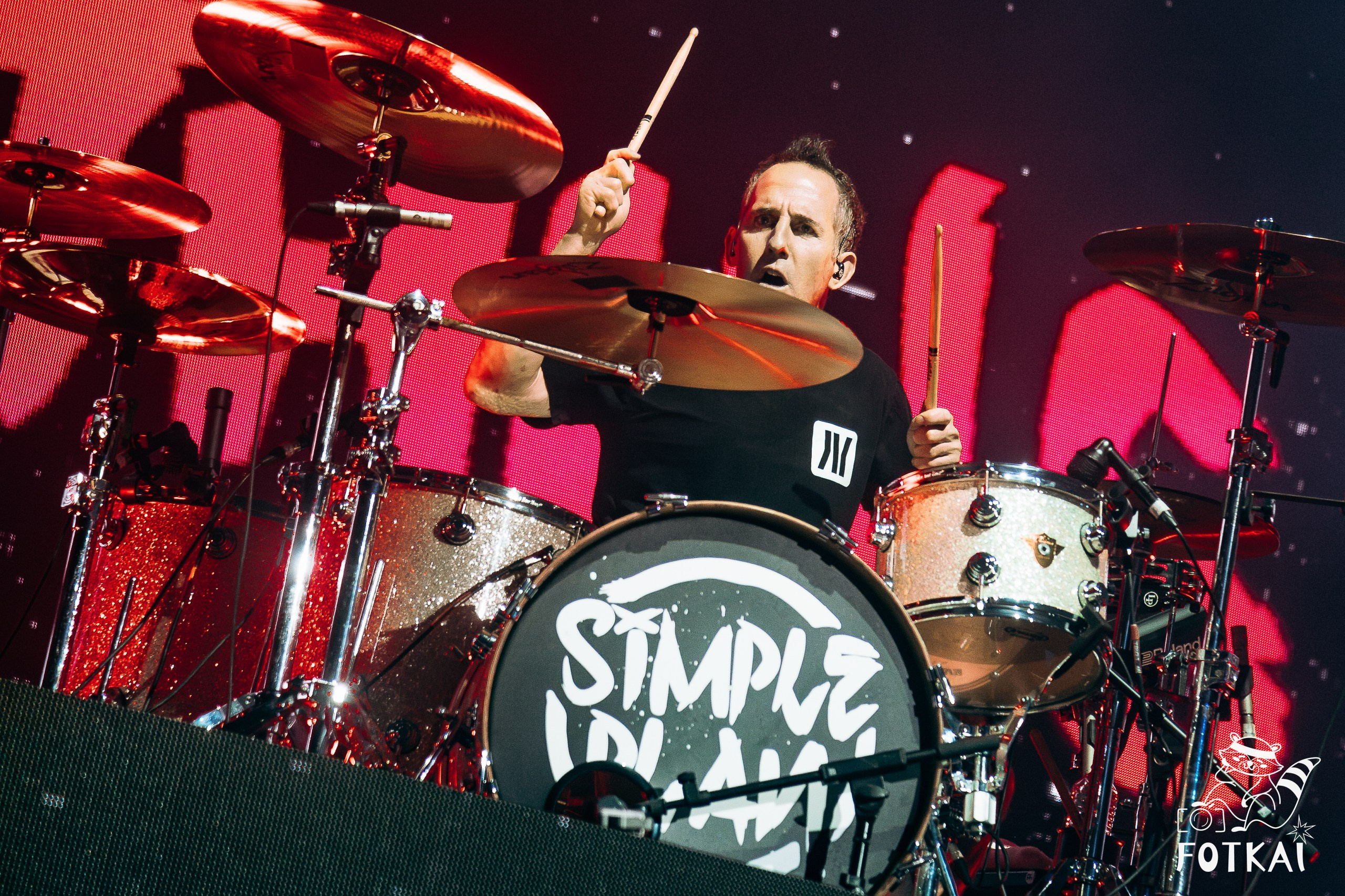 Simple Plan Marked 25 Years at Palacio Vistalegre in Madrid: Pop-Punk Concert Photos, 2026 | FOTKAI