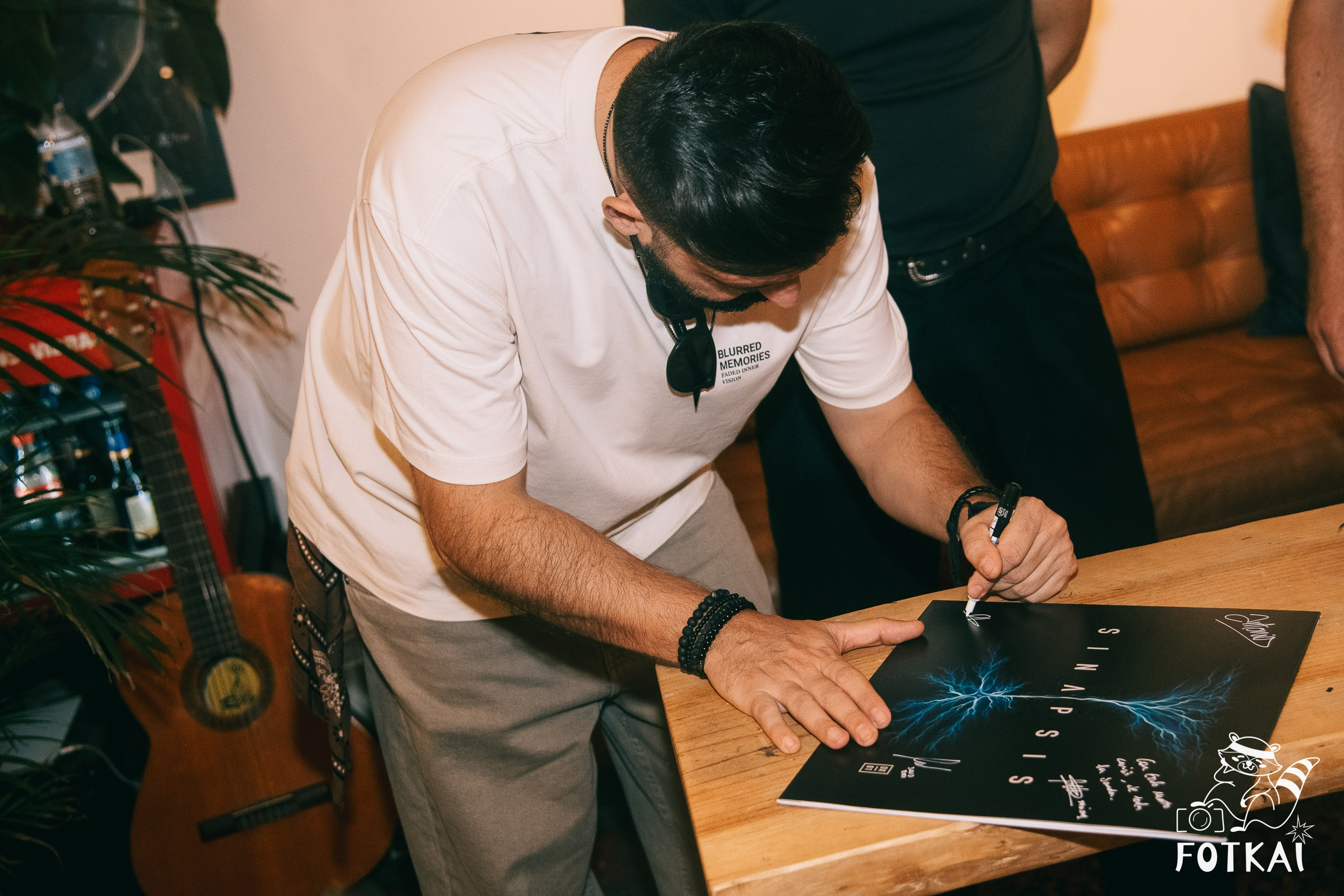 Diagnóstico Binario Launched Sinapsis with an Intimate Acoustic Set at Marilians Records, Madrid, 2026 | FOTKAI