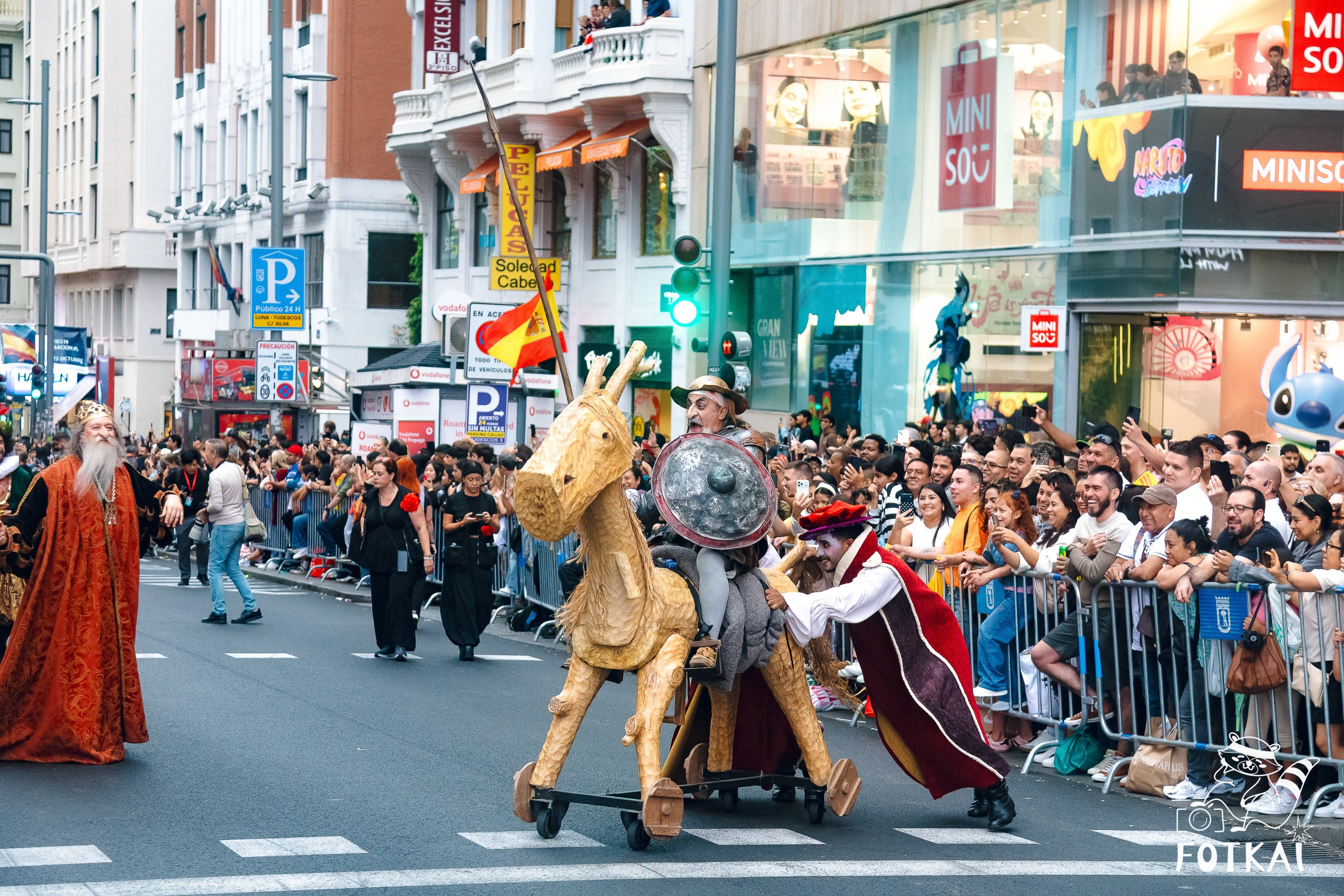 La Gran Cabalgata de la Hispanidad desfiló por la Gran Vía de Madrid — Fotos, 2026 | FOTKAI