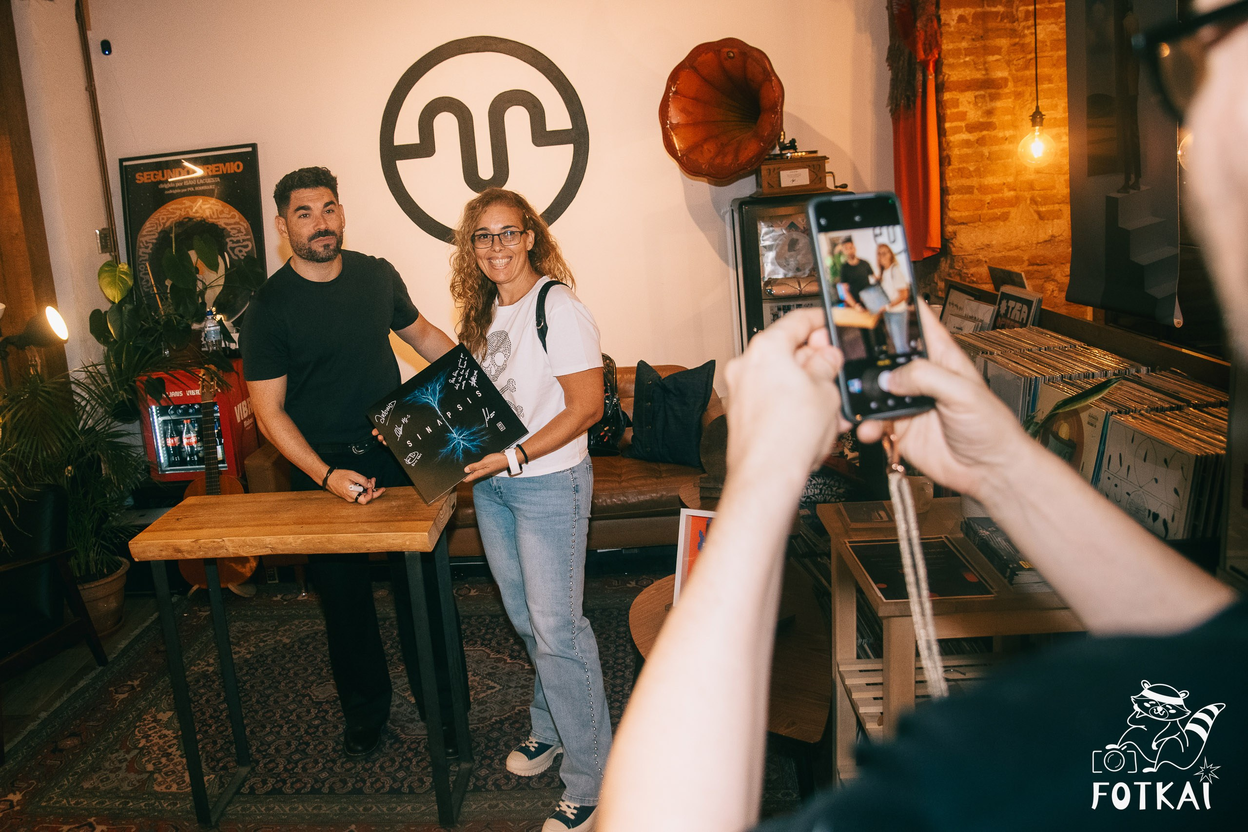 Diagnóstico Binario Launched Sinapsis with an Intimate Acoustic Set at Marilians Records, Madrid, 2026 | FOTKAI