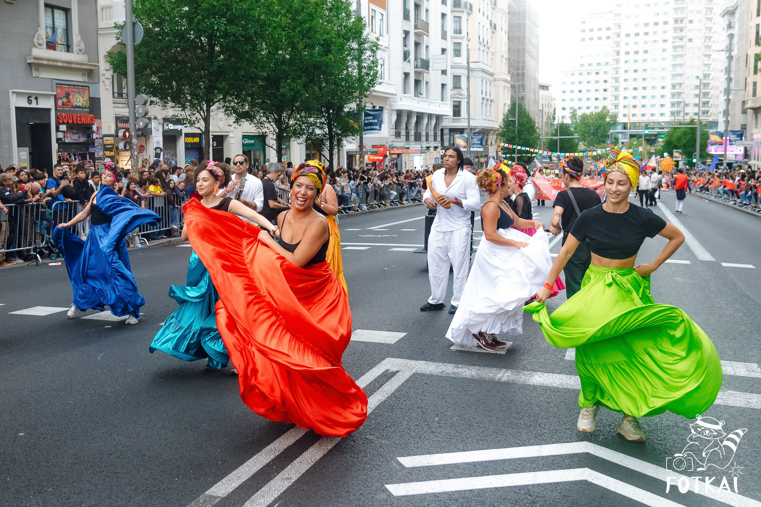 La Gran Cabalgata de la Hispanidad desfiló por la Gran Vía de Madrid — Fotos, 2026 | FOTKAI