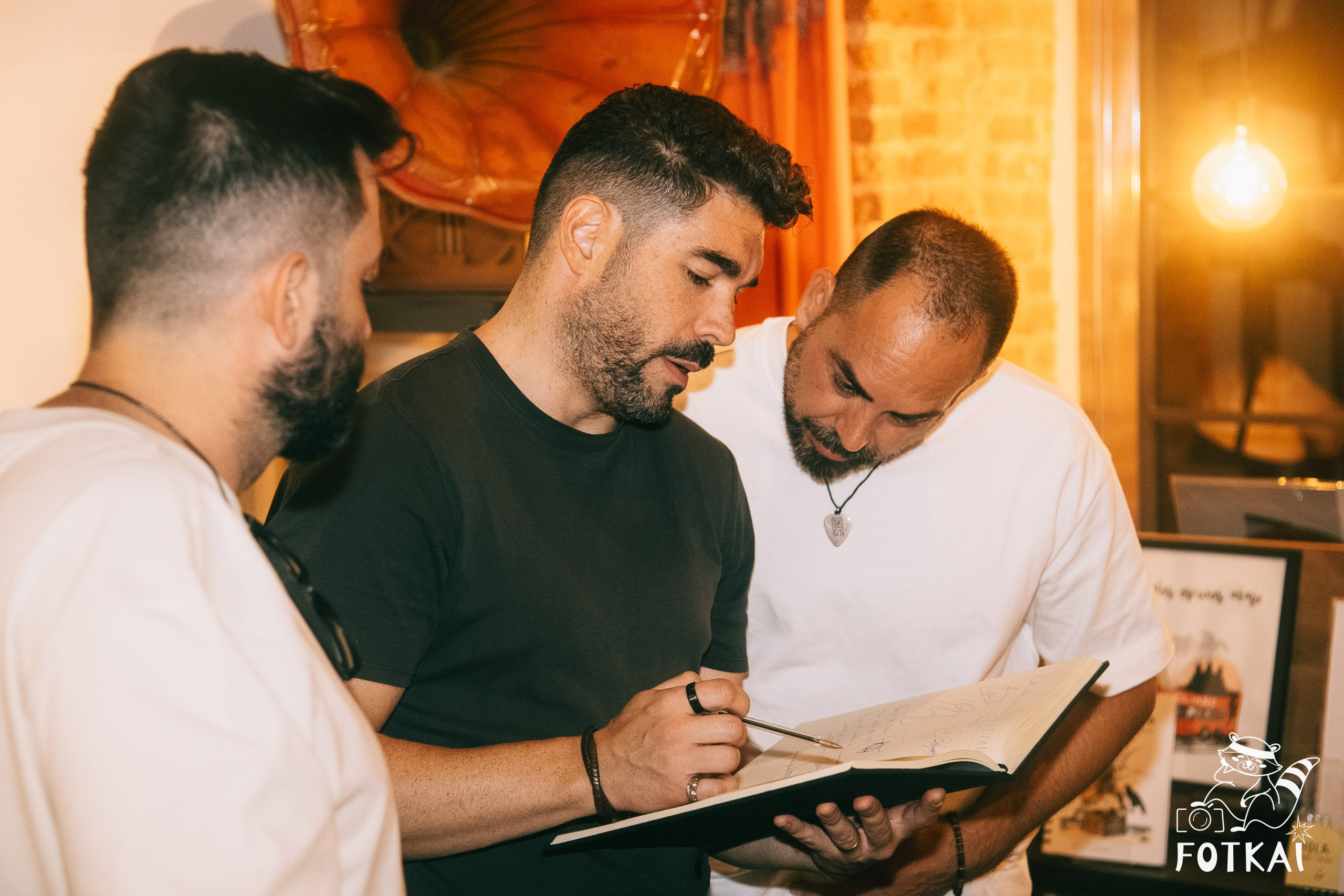 Diagnóstico Binario Launched Sinapsis with an Intimate Acoustic Set at Marilians Records, Madrid, 2026 | FOTKAI